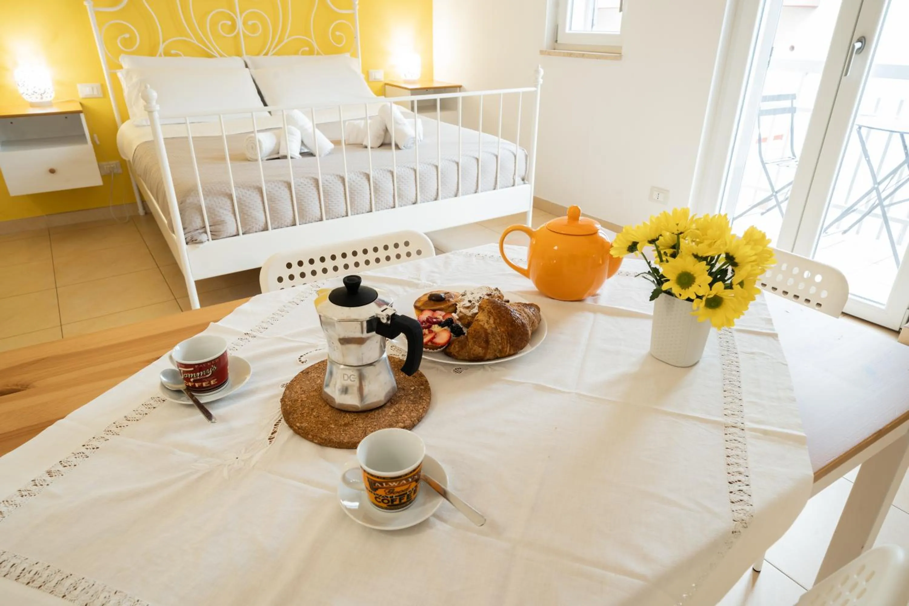 Coffee/tea facilities, Bed in ALLOGGI DEL SOLE