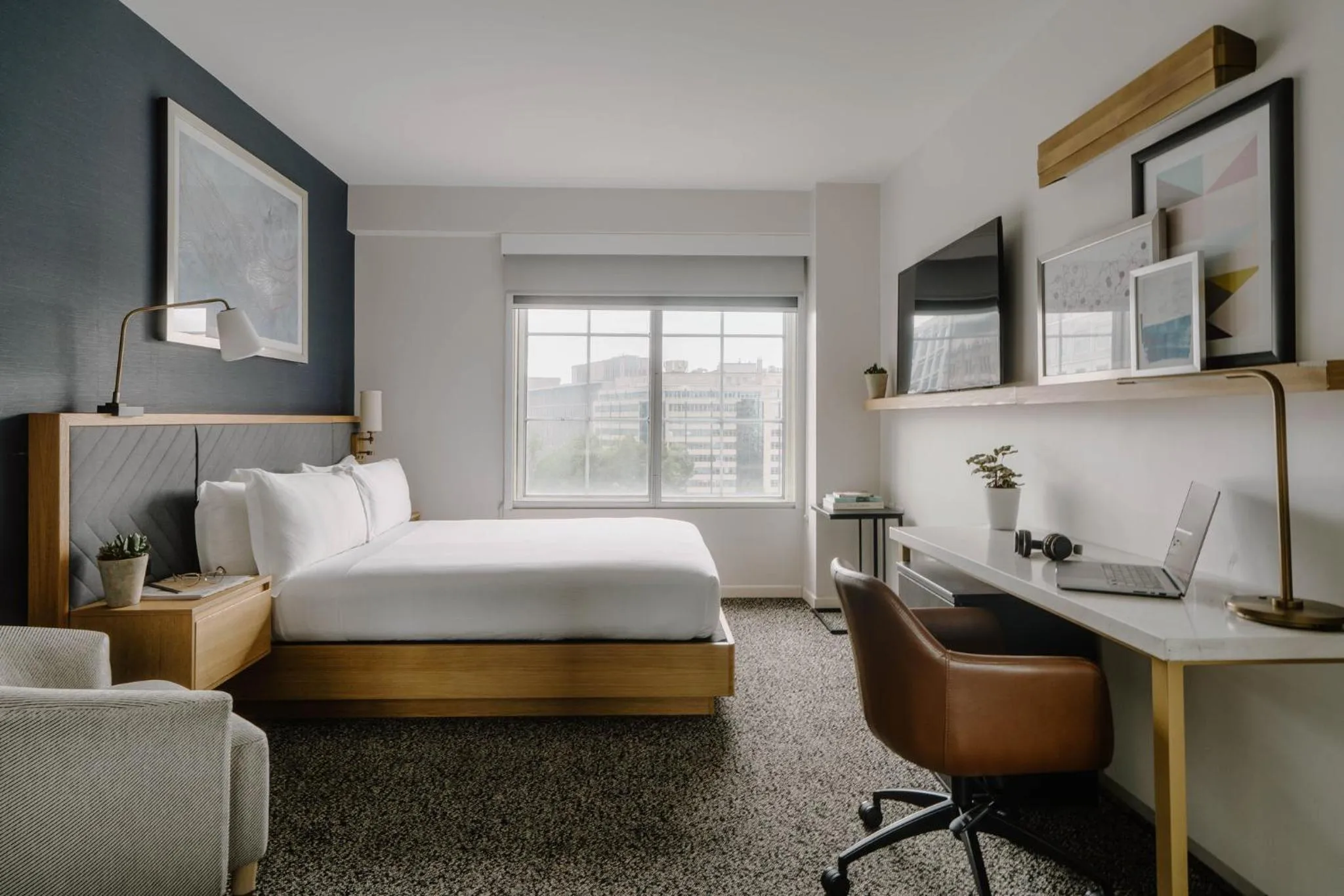 Photo of the whole room, Bed in Club Quarters Hotel White House, Washington DC