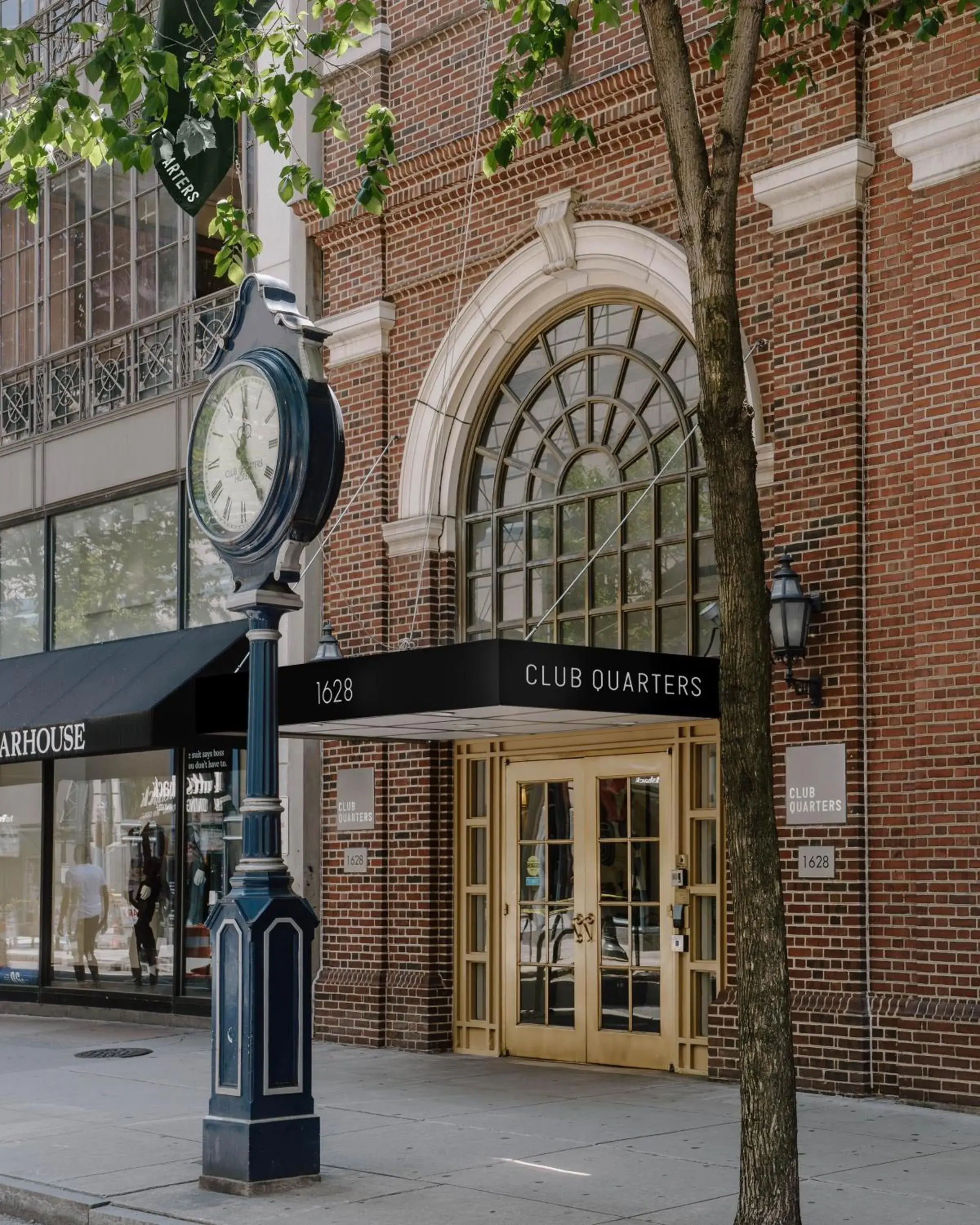 Property building in Club Quarters Hotel Rittenhouse Square, Philadelphia Property building in Club Quarters Hotel Rittenhouse Square, Philadelphia