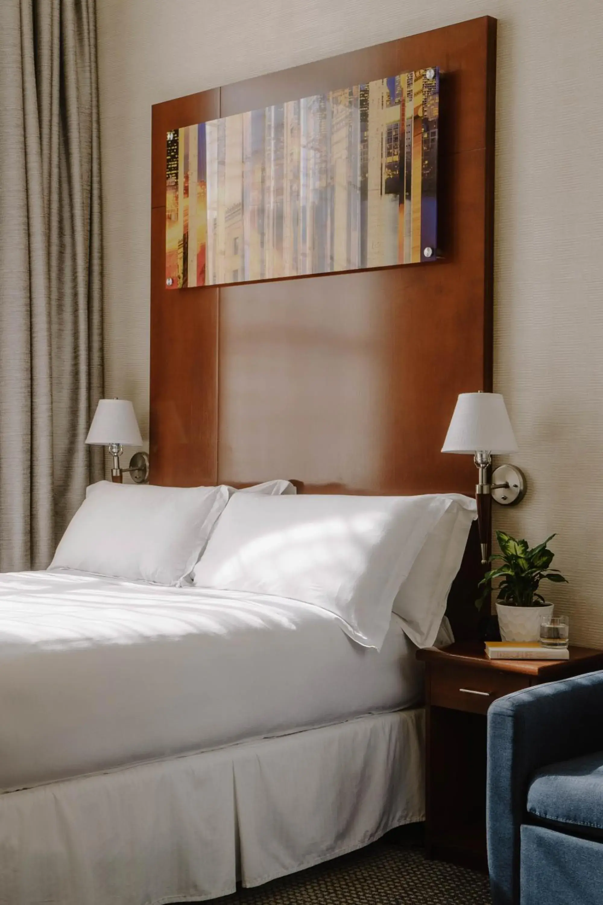 Bedroom, Bed in Club Quarters Hotel Rittenhouse Square, Philadelphia Bedroom, Bed in Club Quarters Hotel Rittenhouse Square, Philadelphia