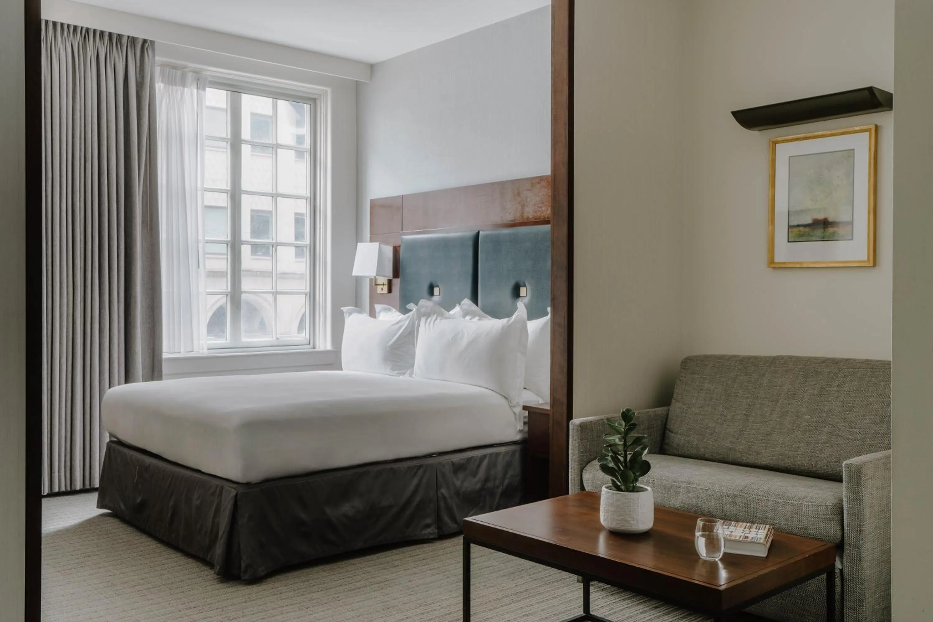 Bedroom, Bed in Club Quarters Hotel Downtown, Houston