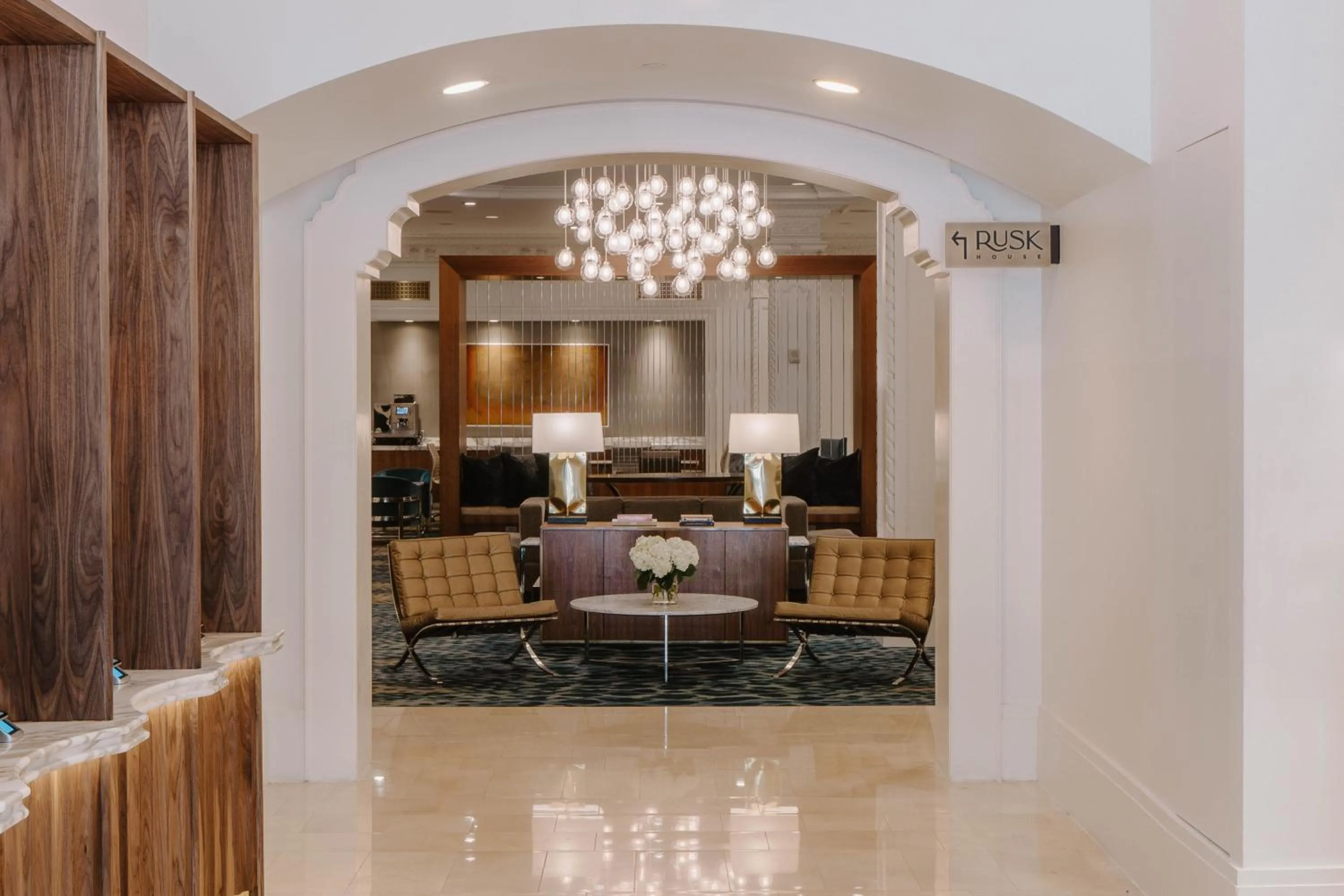 Living room in Club Quarters Hotel Downtown, Houston