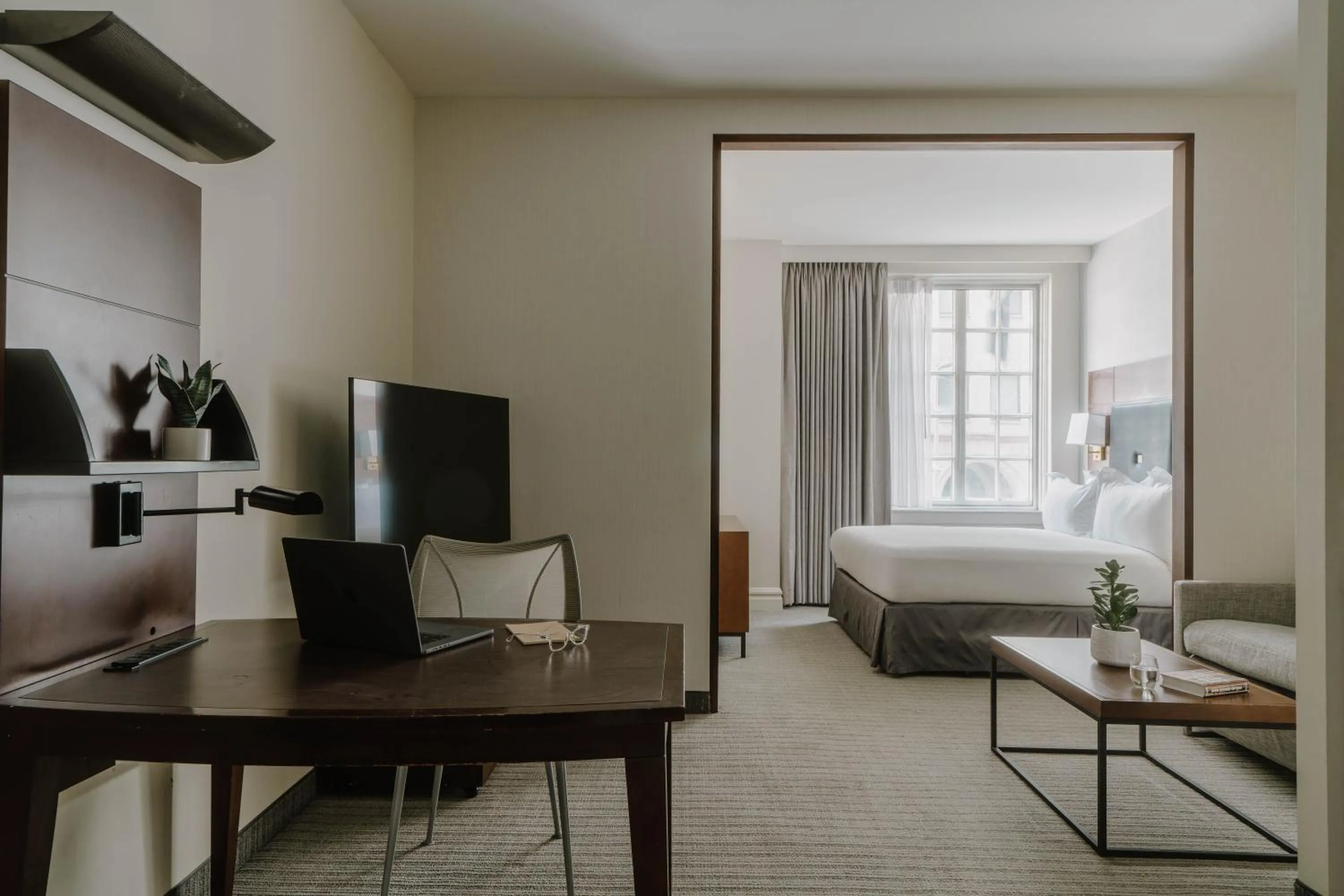 Seating area, Bed in Club Quarters Hotel Downtown, Houston