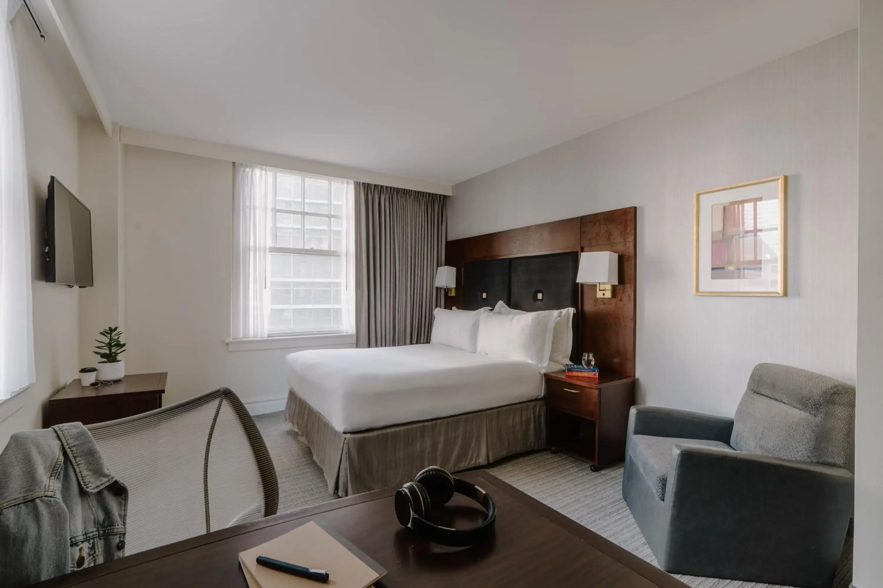 Bedroom, Bed in Club Quarters Hotel Downtown, Houston Bedroom, Bed in Club Quarters Hotel Downtown, Houston