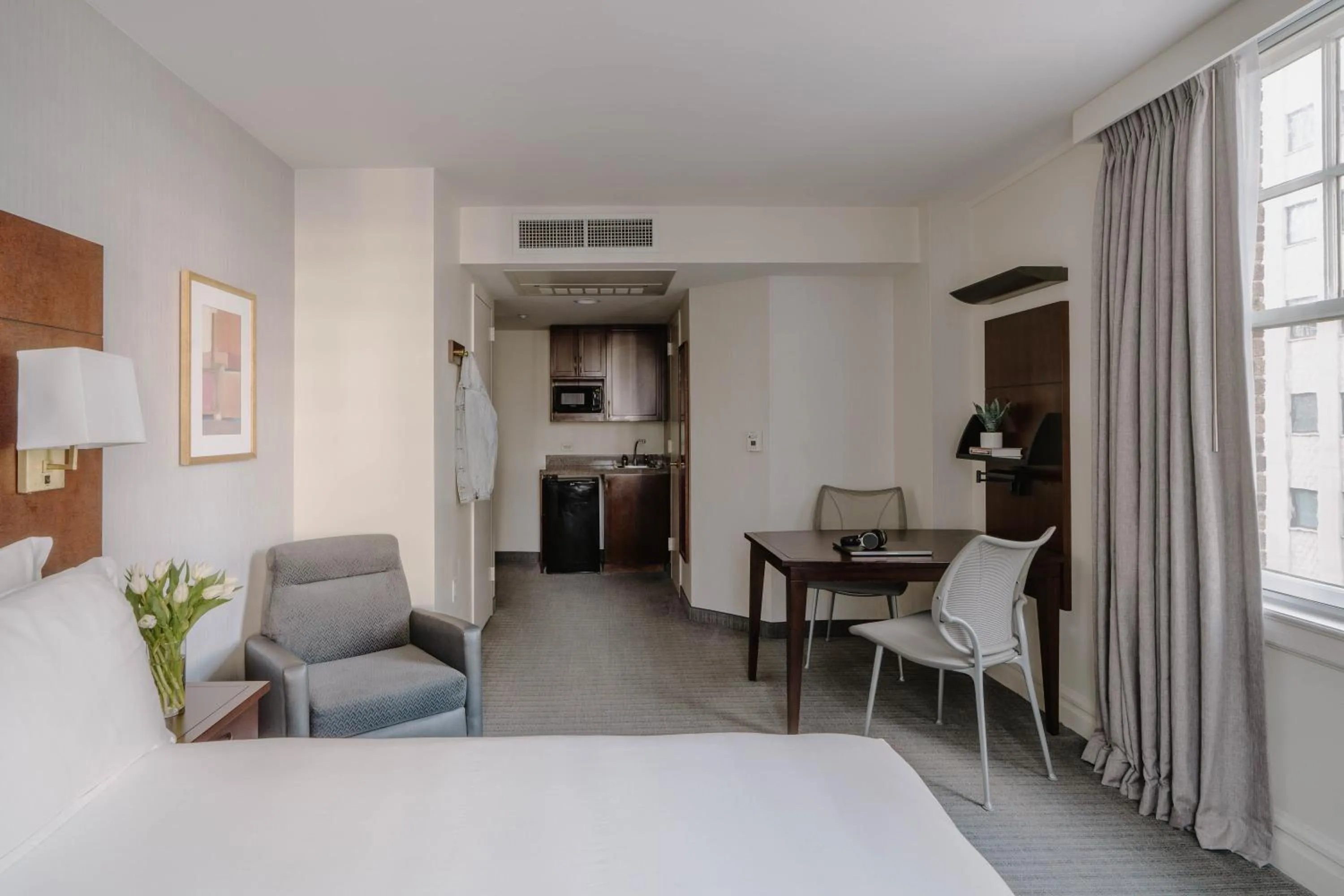 Kitchen or kitchenette in Club Quarters Hotel Downtown, Houston