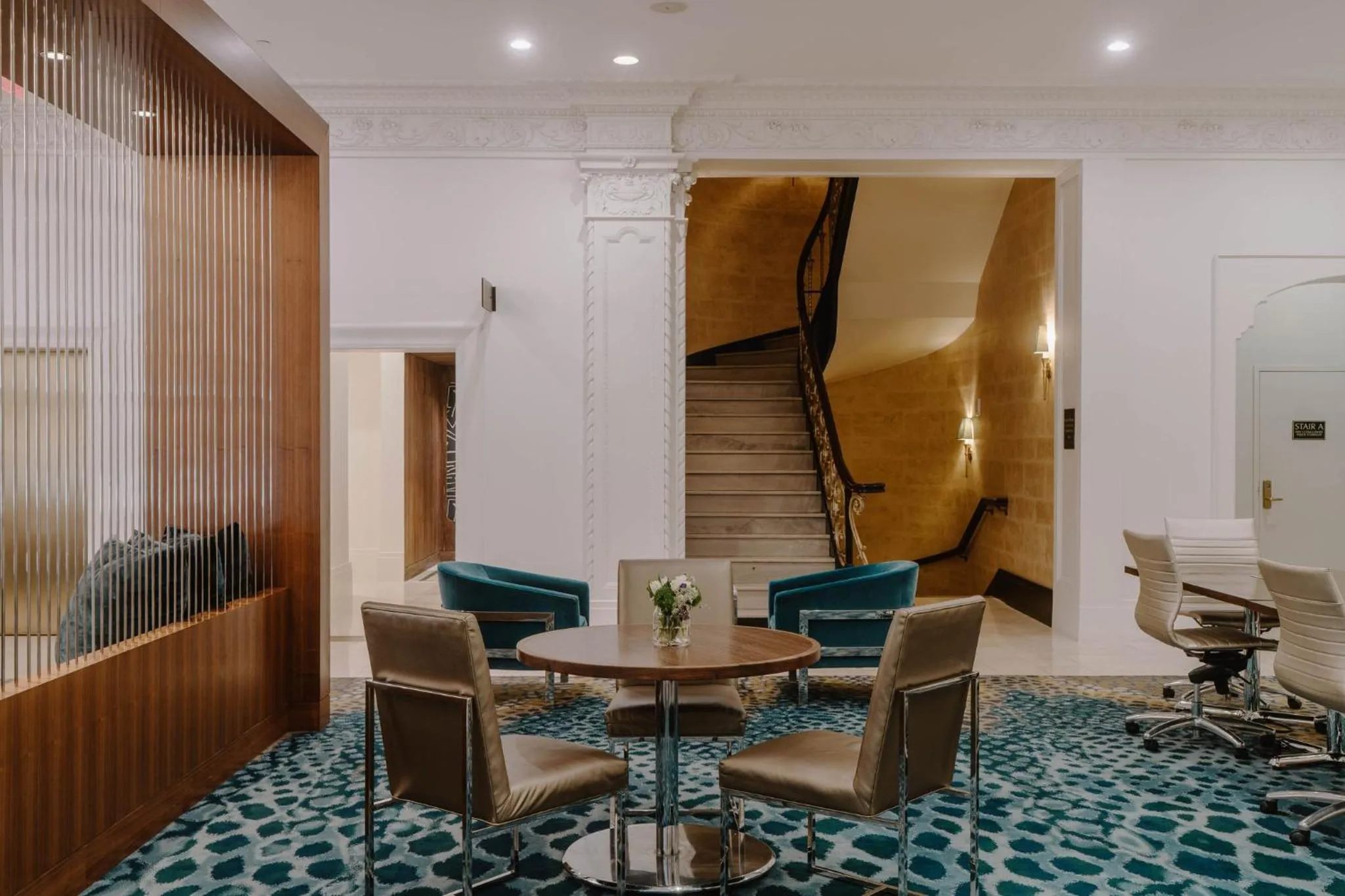 Lounge or bar in Club Quarters Hotel Downtown, Houston