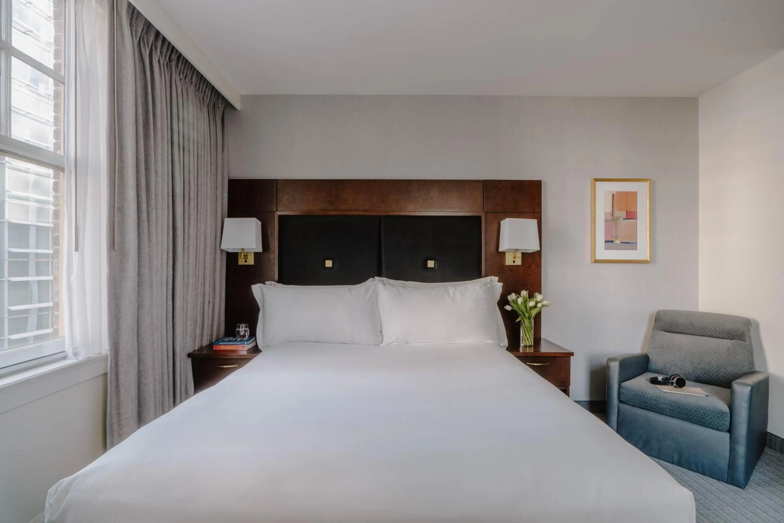 Bedroom, Bed in Club Quarters Hotel Downtown, Houston