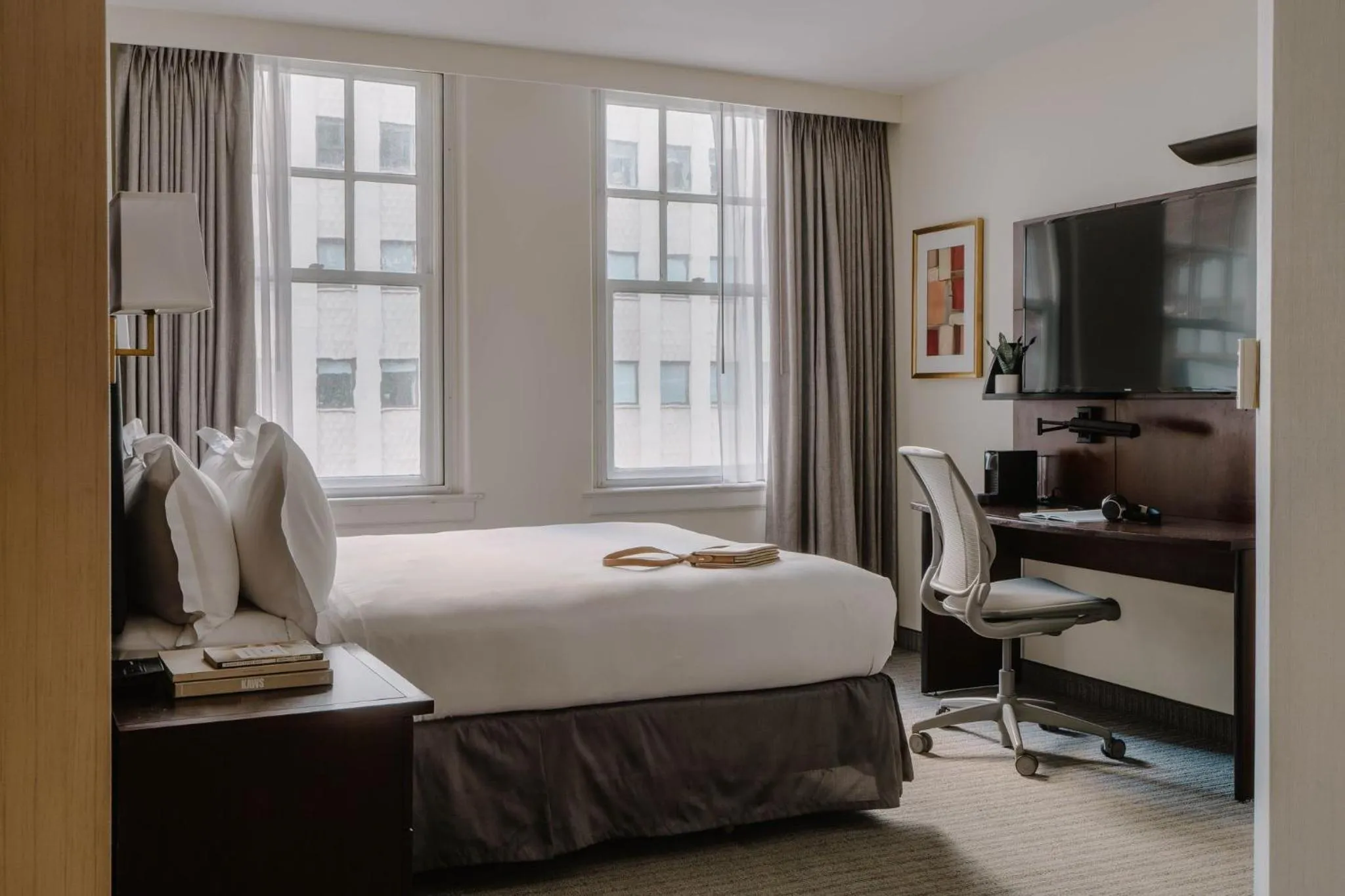 Photo of the whole room, Bed in Club Quarters Hotel Downtown, Houston