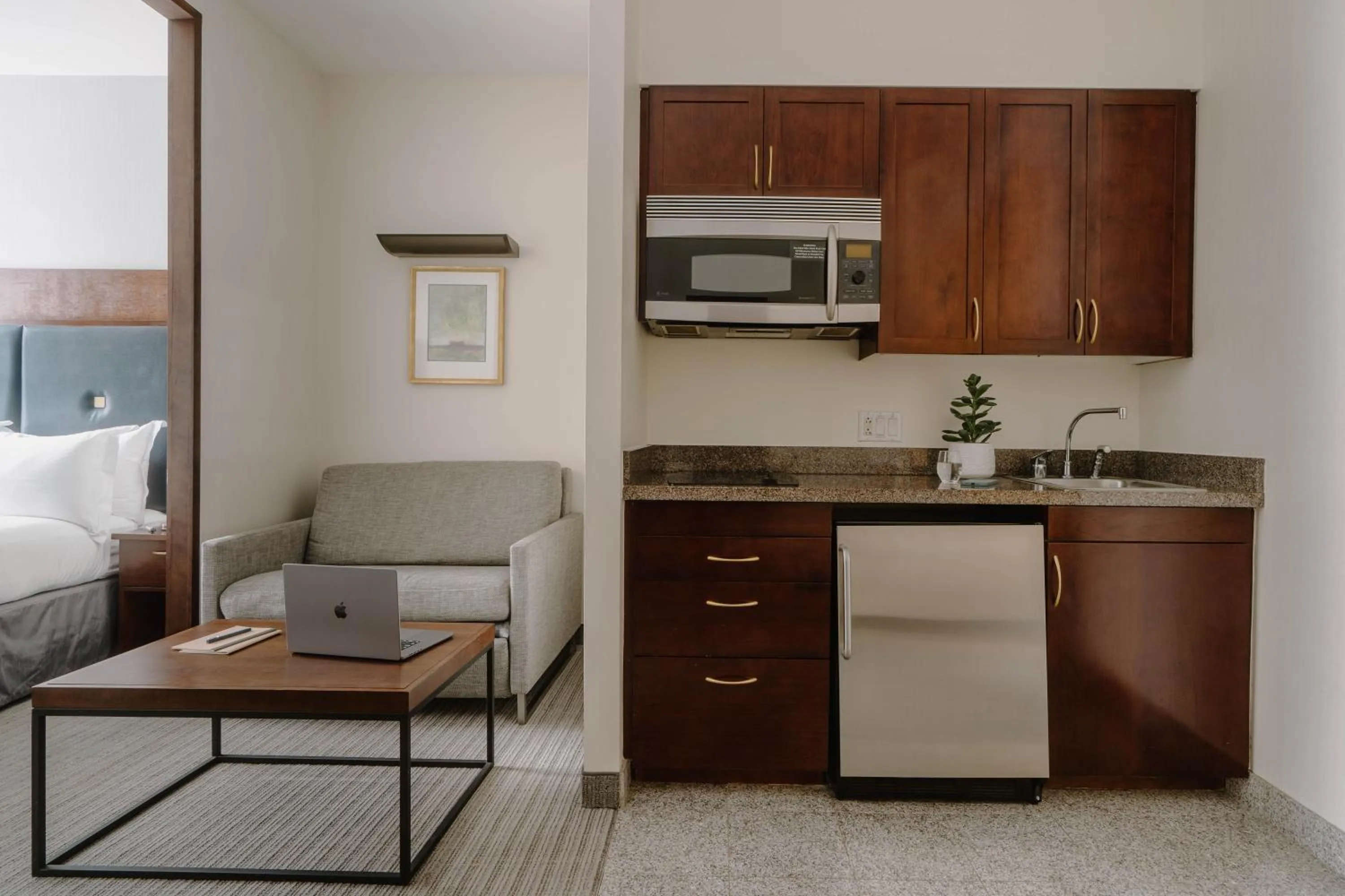 Kitchen or kitchenette in Club Quarters Hotel Downtown, Houston