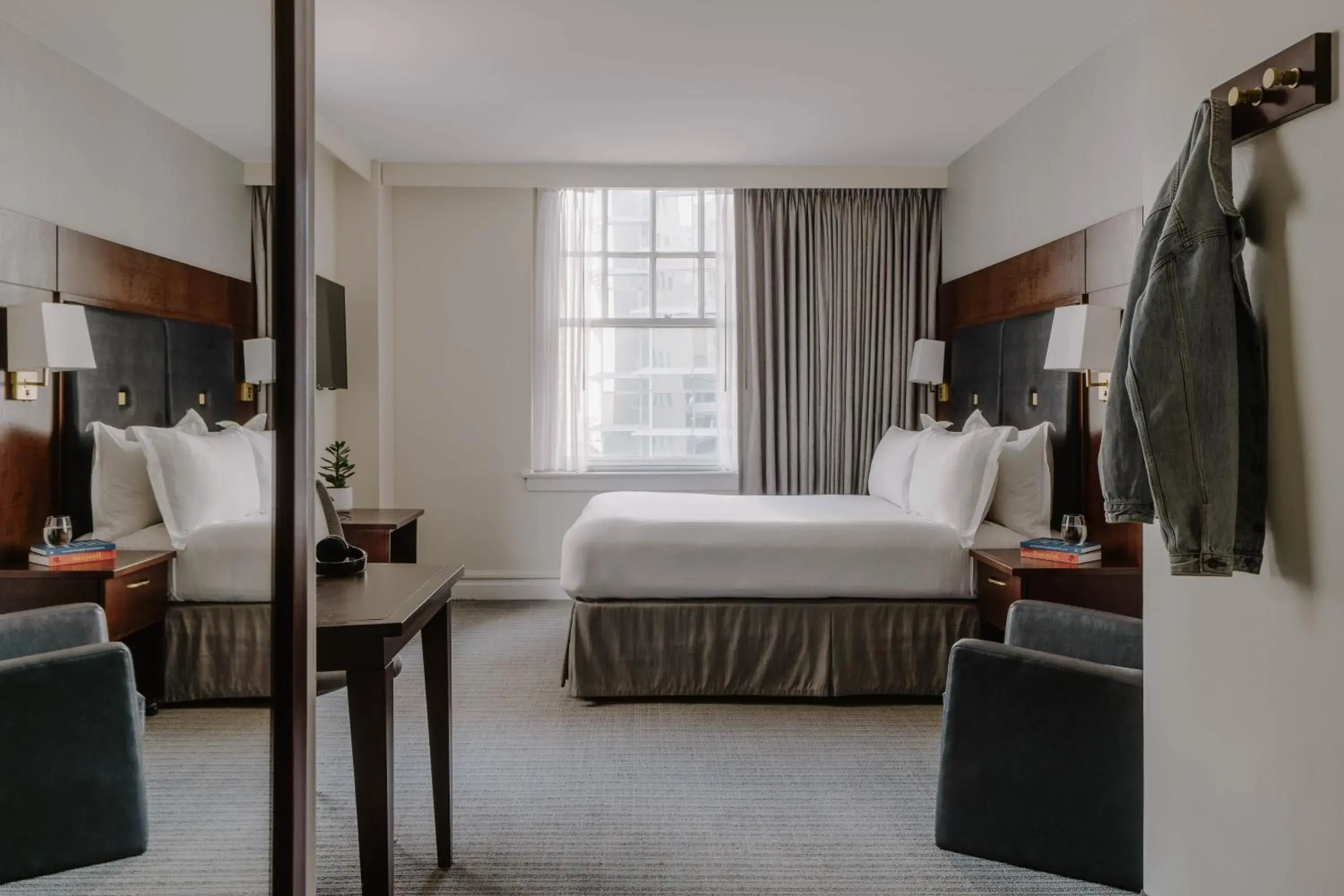 Bedroom, Bed in Club Quarters Hotel Downtown, Houston Bedroom, Bed in Club Quarters Hotel Downtown, Houston