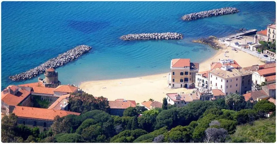 Nearby landmark in Casa Vacanze - Affittacamere Il Tempone