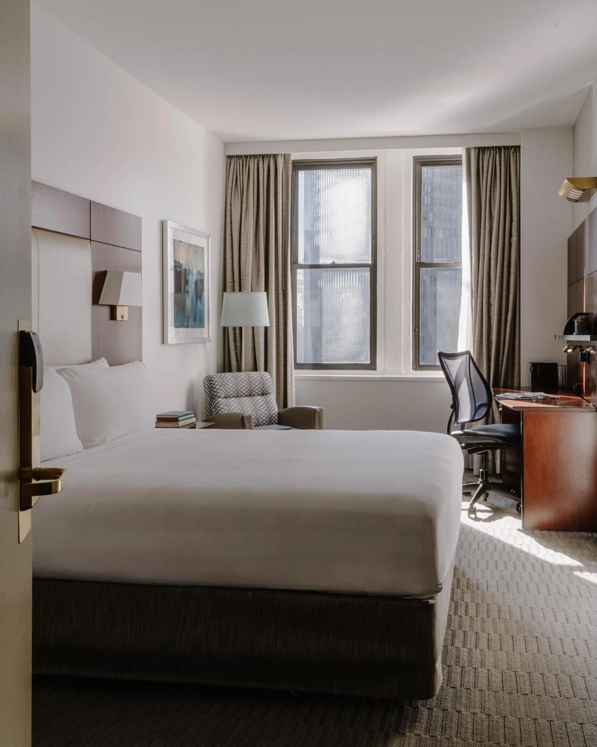 Bedroom, Bed in Club Quarters Hotel Wacker at Michigan, Chicago