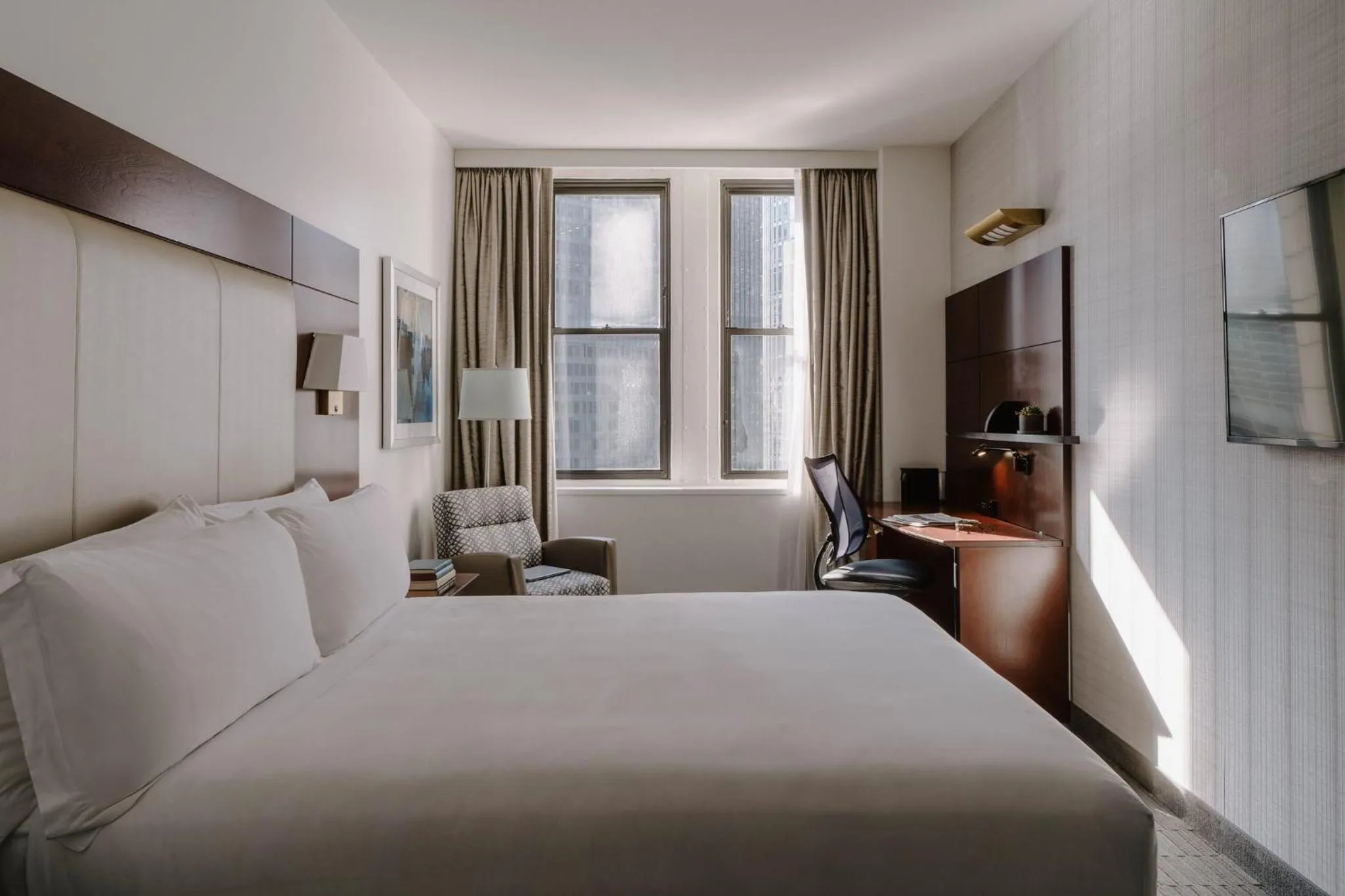 Photo of the whole room, Bed in Club Quarters Hotel Wacker at Michigan, Chicago