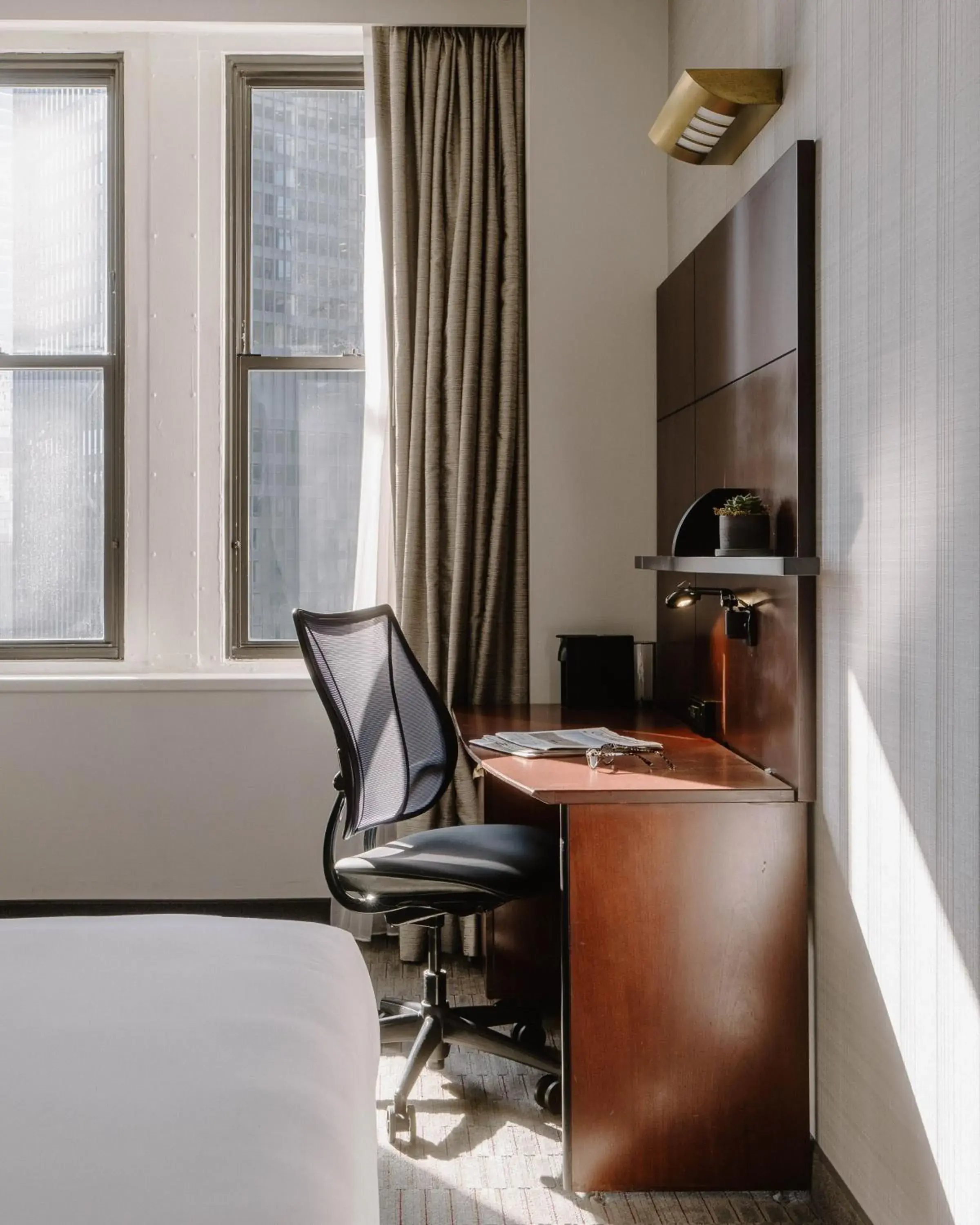 Standard Queen Room in Club Quarters Hotel Wacker at Michigan, Chicago Standard Queen Room in Club Quarters Hotel Wacker at Michigan, Chicago