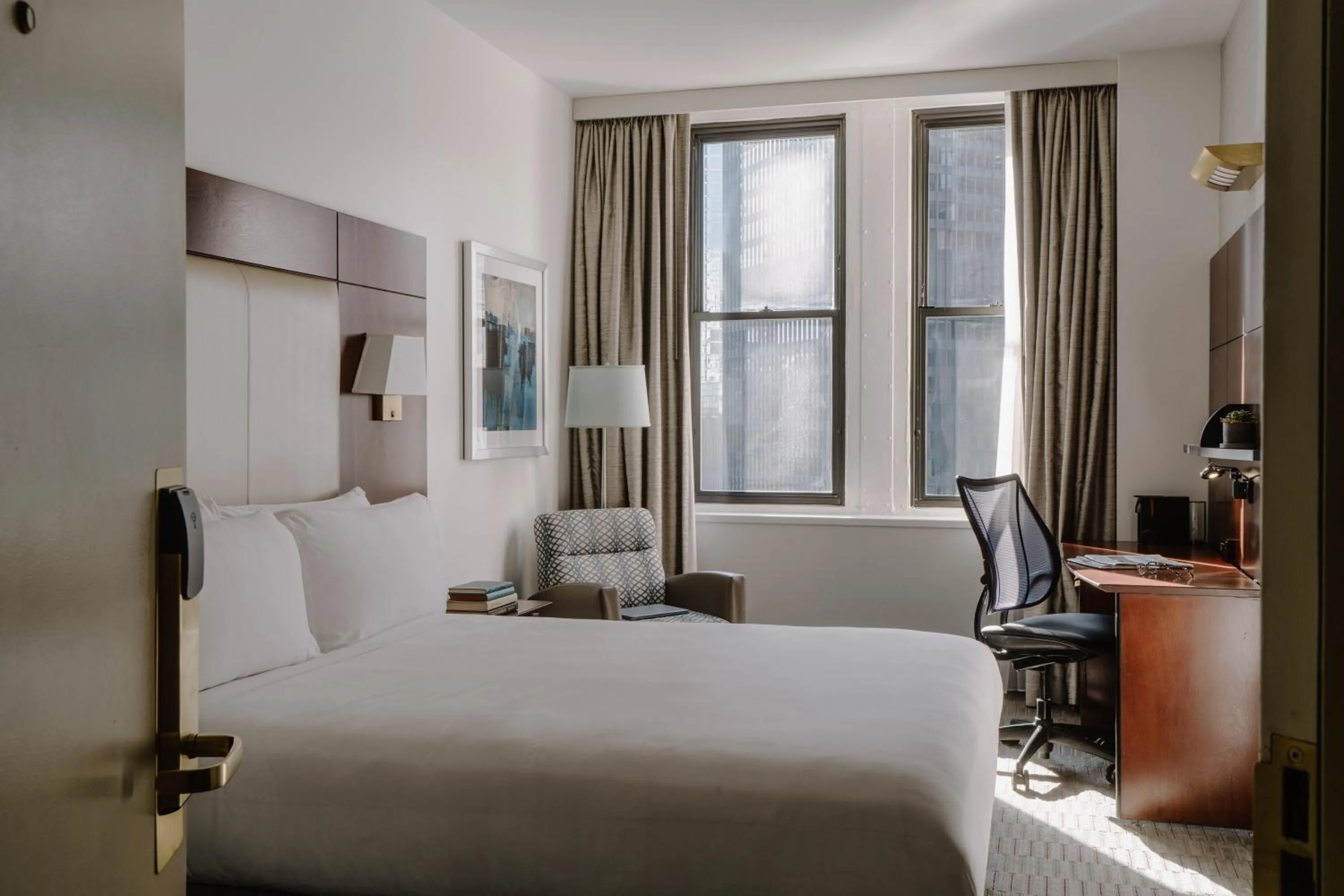 Bedroom, Bed in Club Quarters Hotel Wacker at Michigan, Chicago