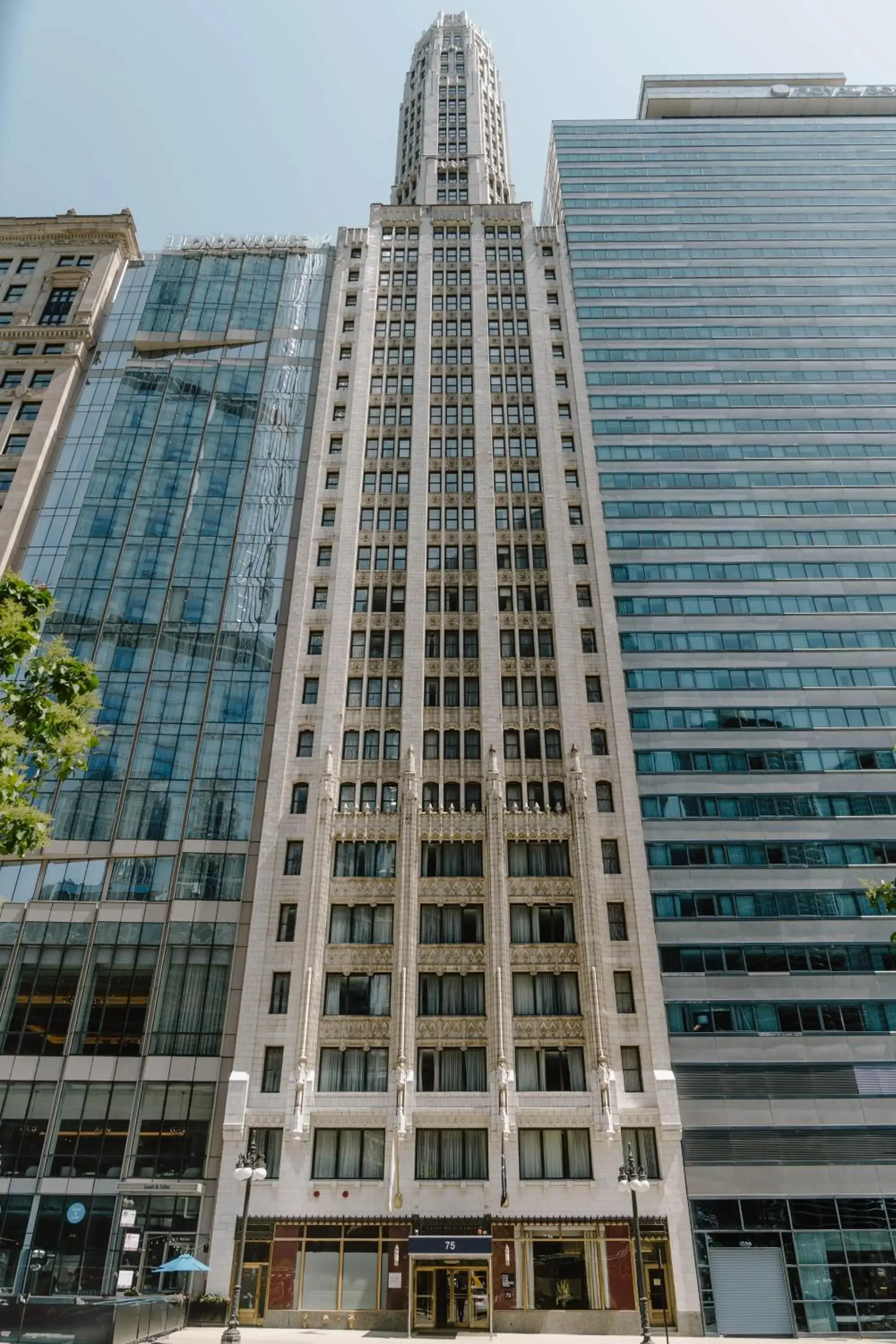 Property building in Club Quarters Hotel Wacker at Michigan, Chicago Property building in Club Quarters Hotel Wacker at Michigan, Chicago