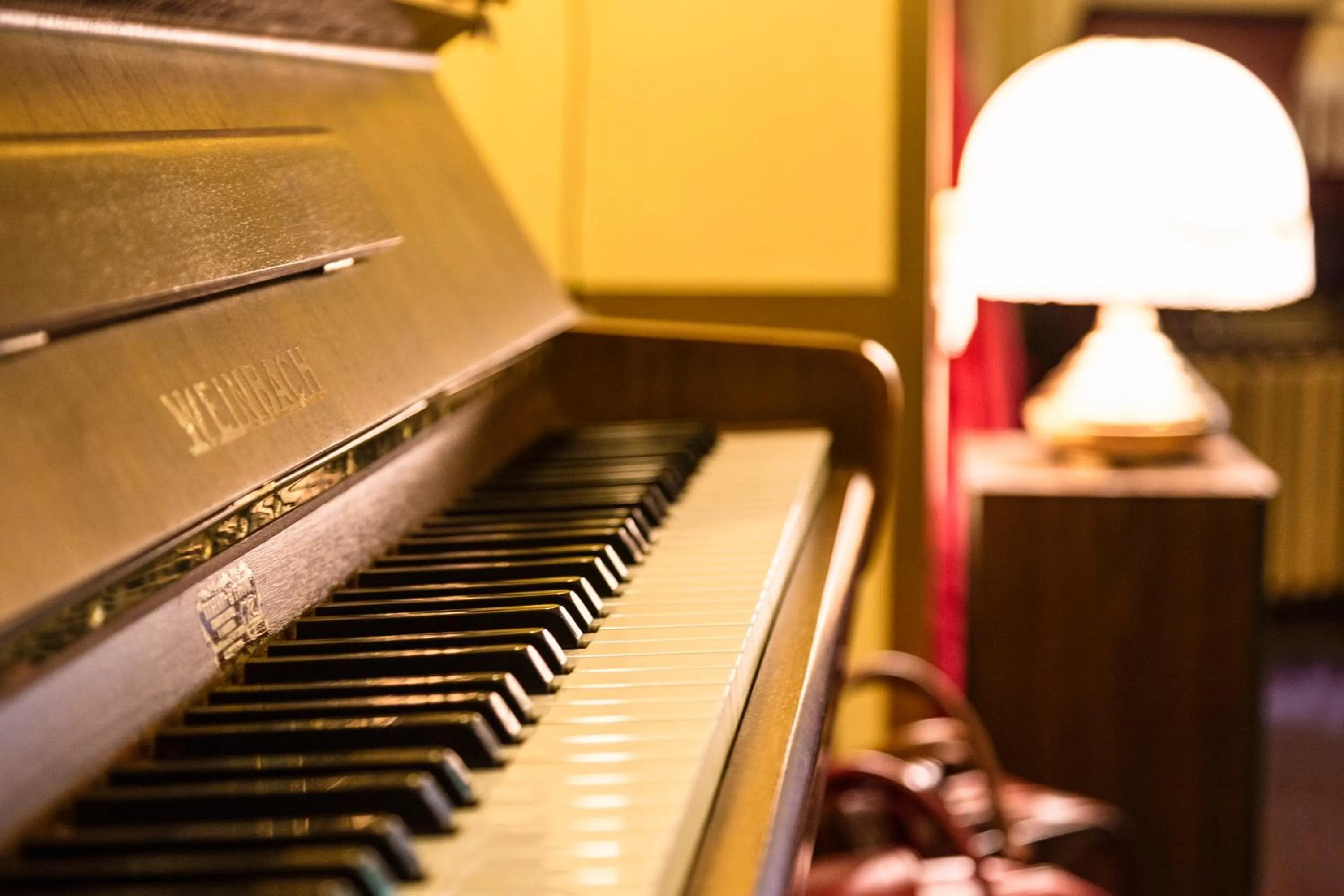 Communal lounge/ TV room in Albergo Centrale Scanno