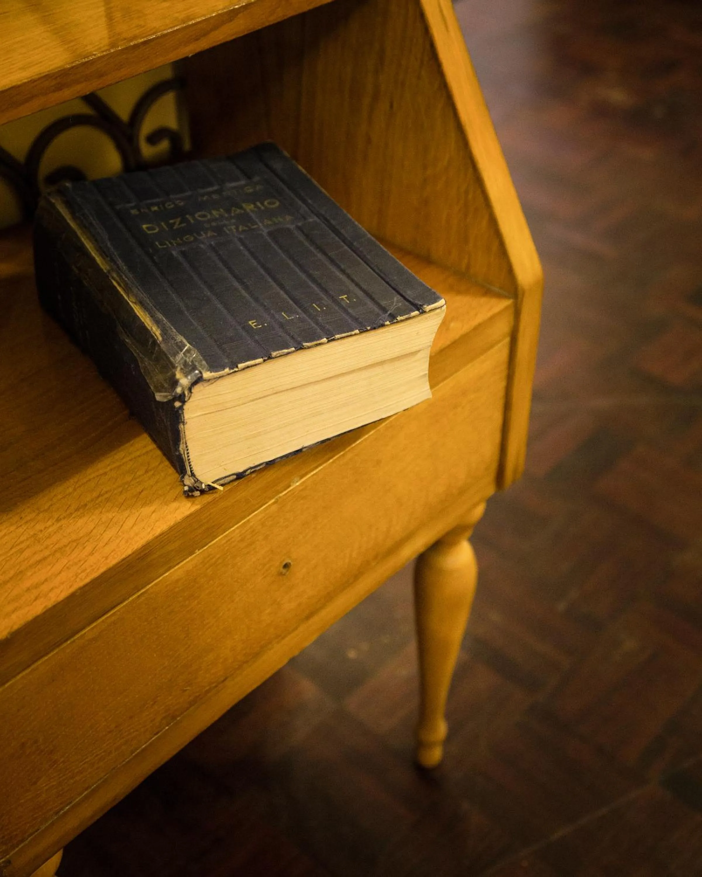 Communal lounge/ TV room in Albergo Centrale Scanno