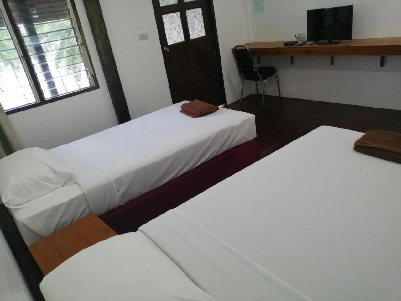 Bed in Jansom Beach Resort