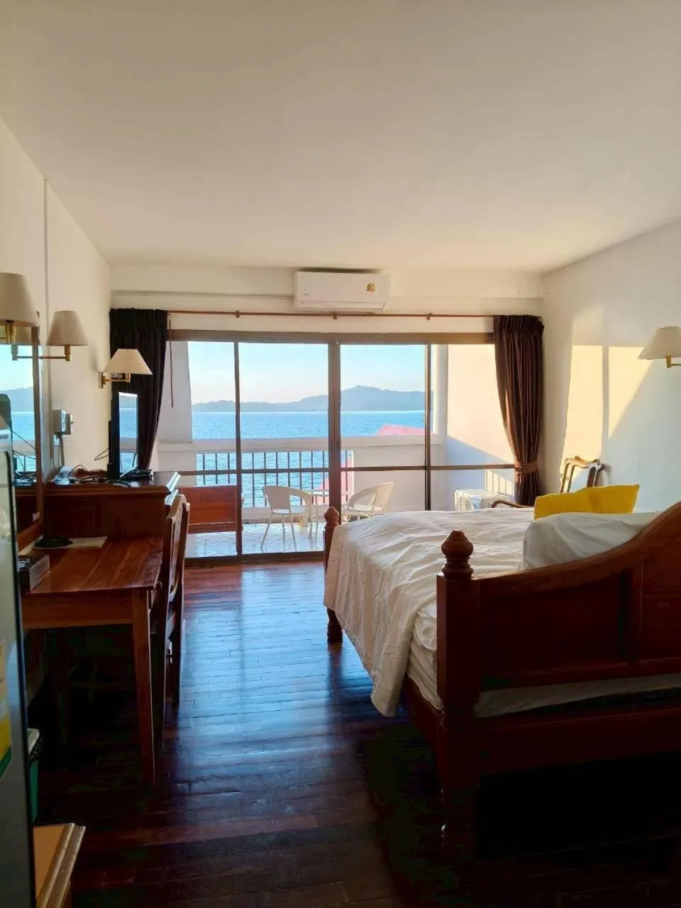 Photo of the whole room, Bed in Jansom Beach Resort