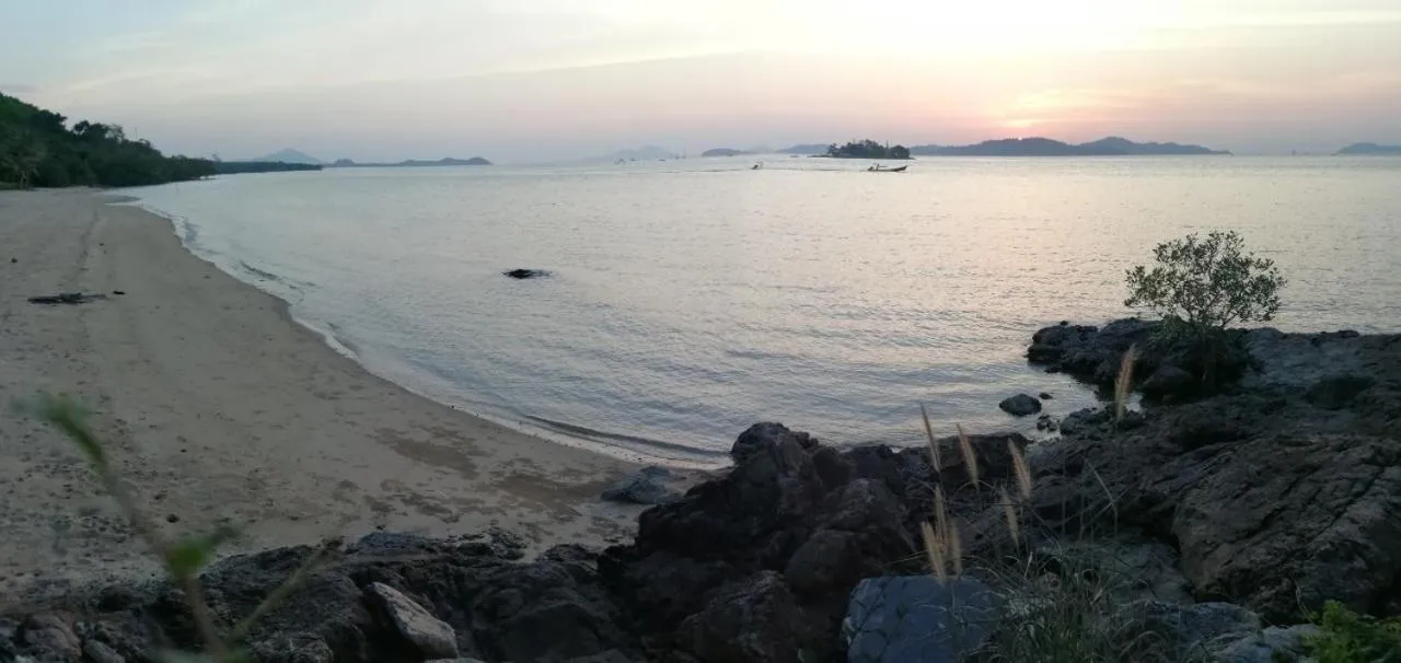 Beach in Jansom Beach Resort