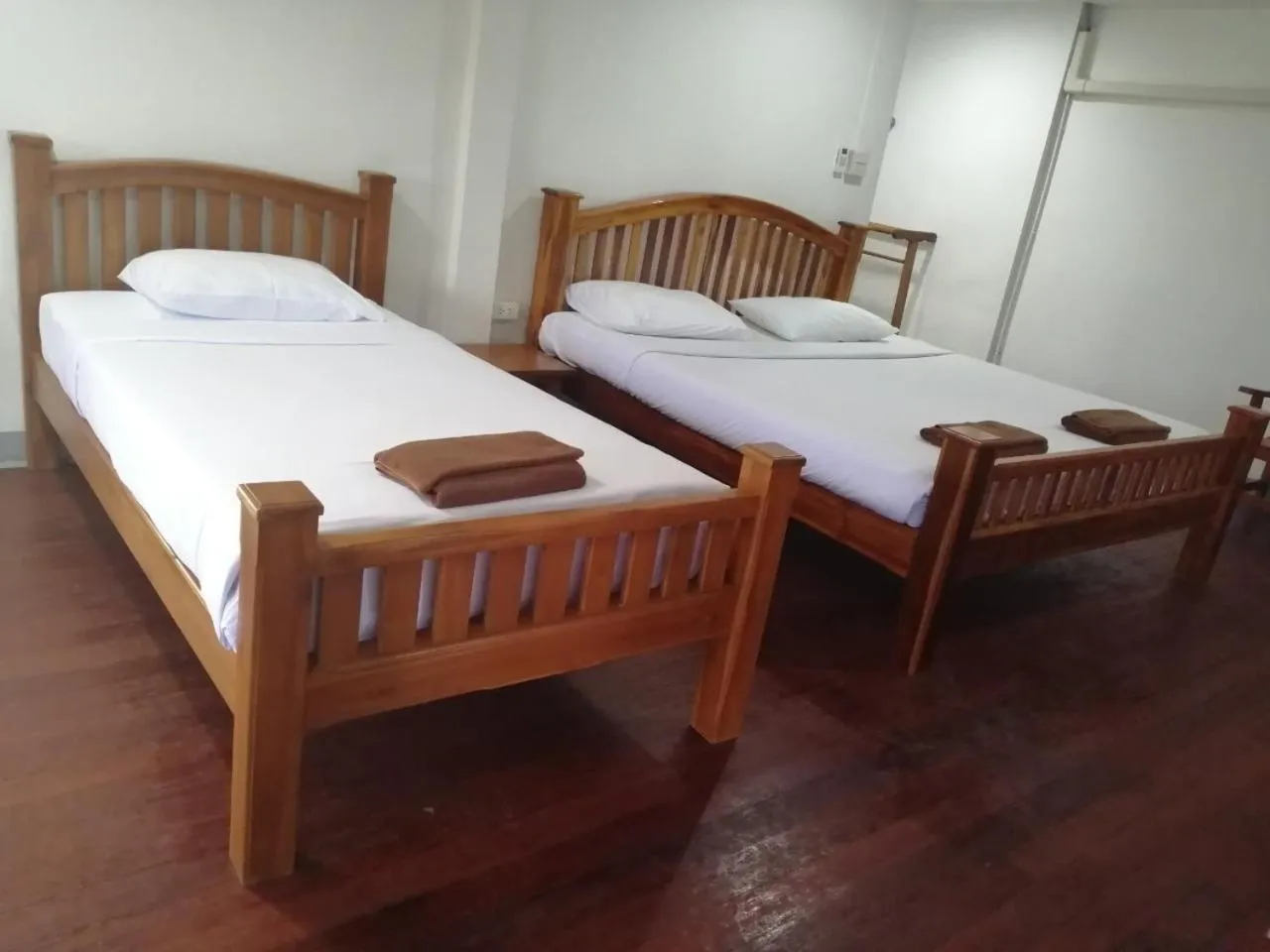 Bed in Jansom Beach Resort
