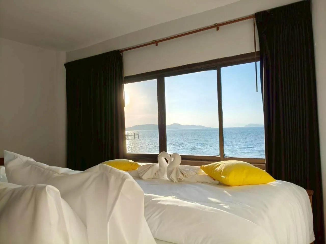 Bedroom, Bed in Jansom Beach Resort