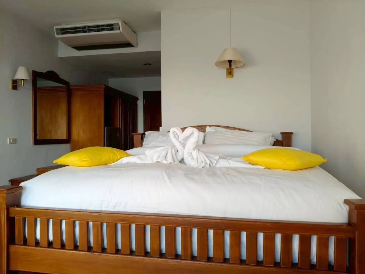 Bedroom, Bed in Jansom Beach Resort