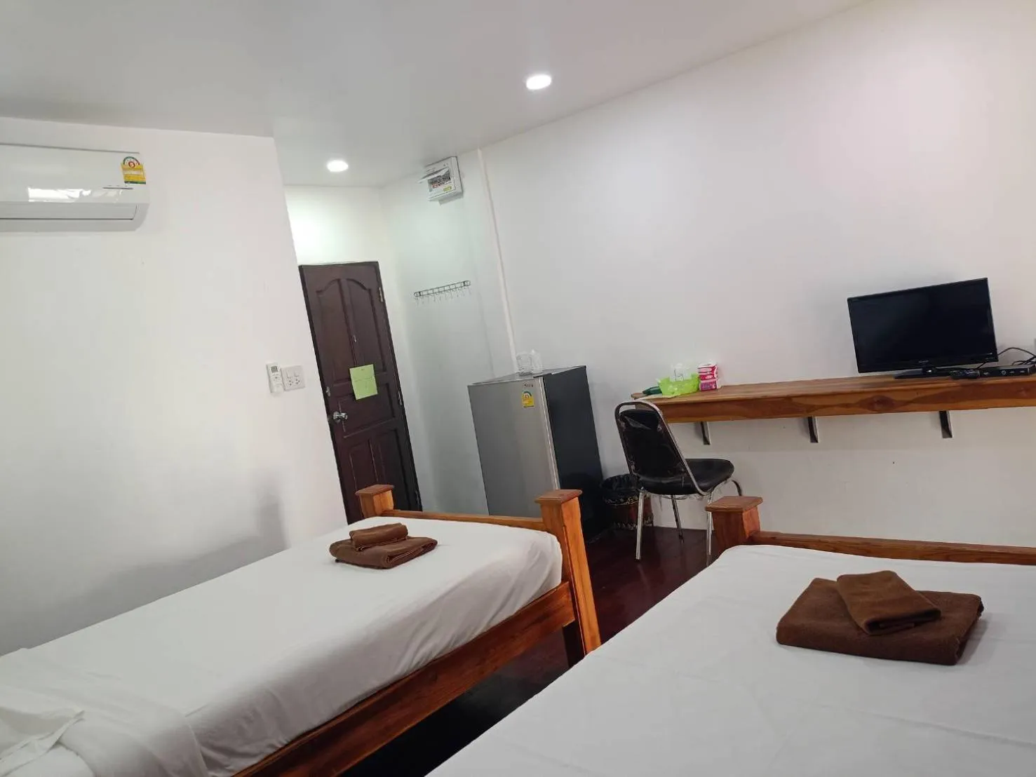 Bed in Jansom Beach Resort