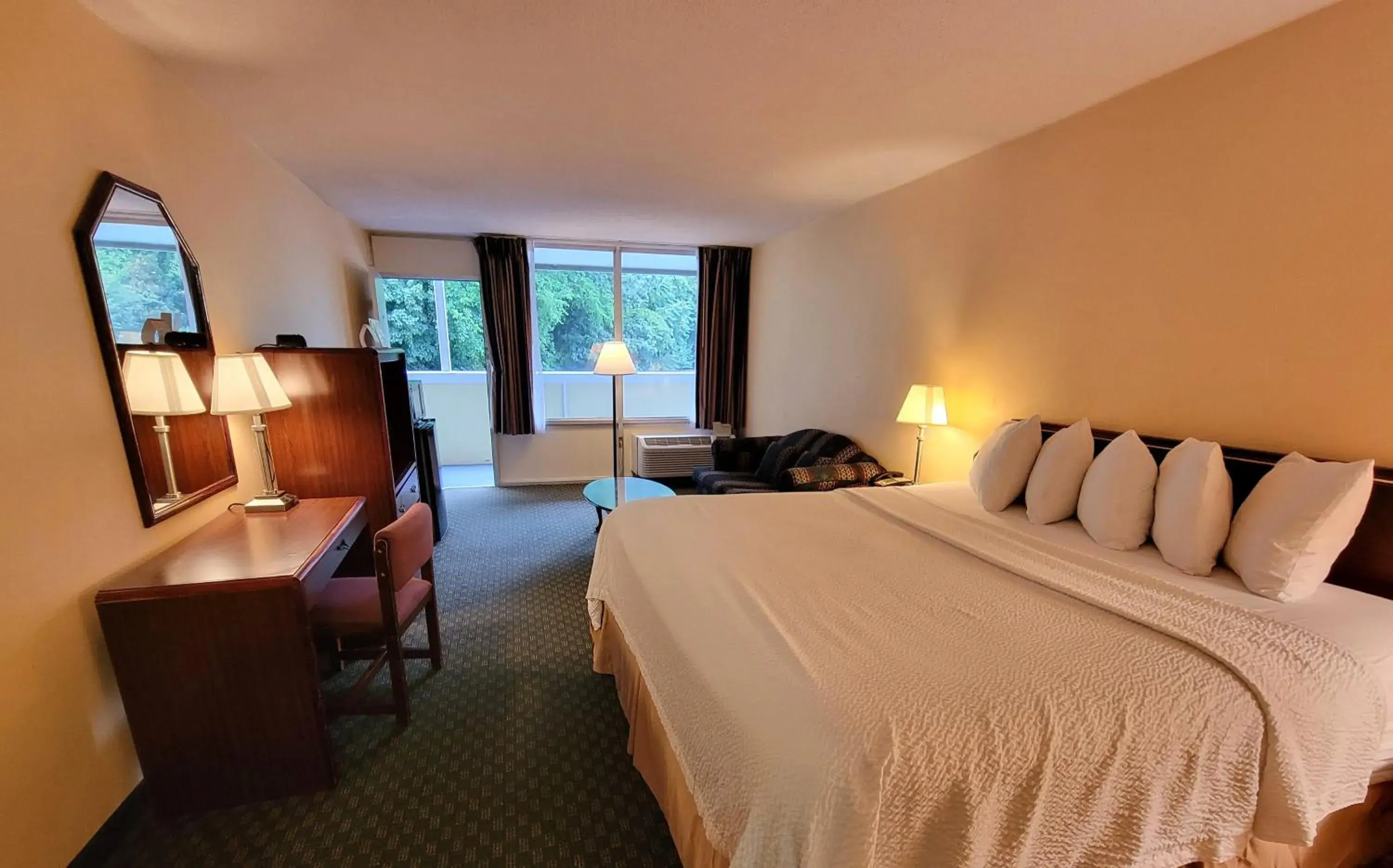 Bed in Days Inn by Wyndham Alexandria South Bed in Days Inn by Wyndham Alexandria South