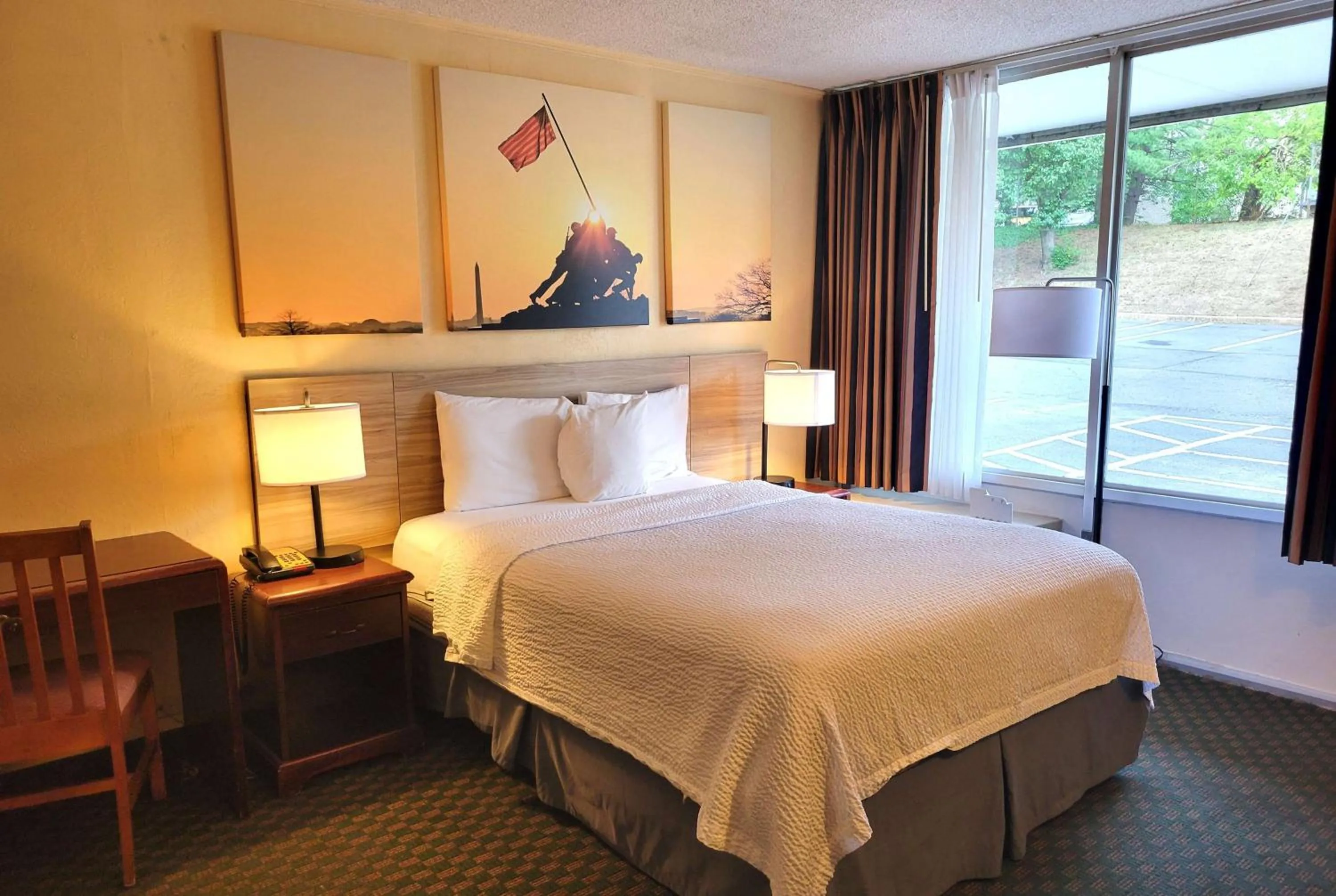 Photo of the whole room, Bed in Days Inn by Wyndham Alexandria South