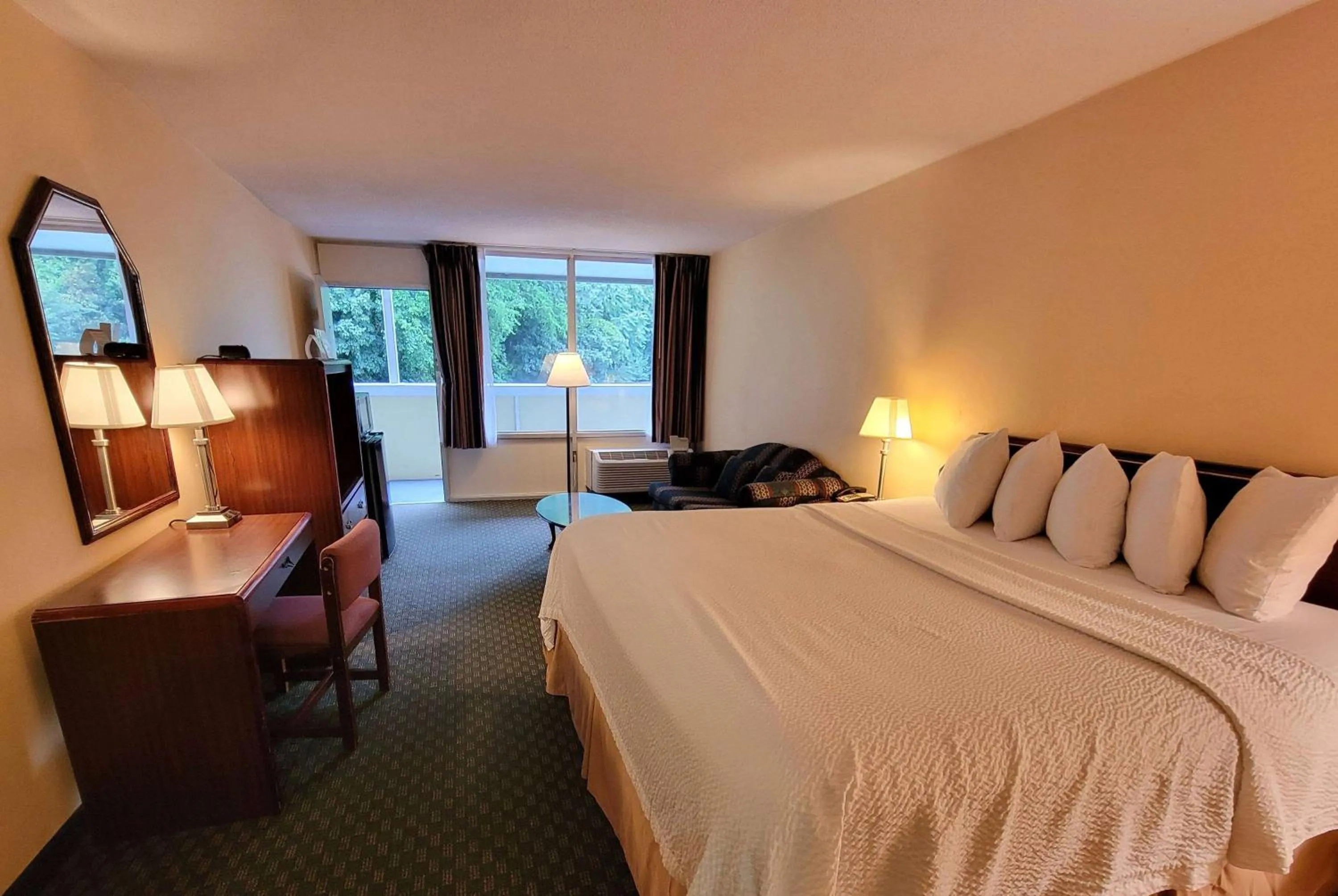 Photo of the whole room, Bed in Days Inn by Wyndham Alexandria South