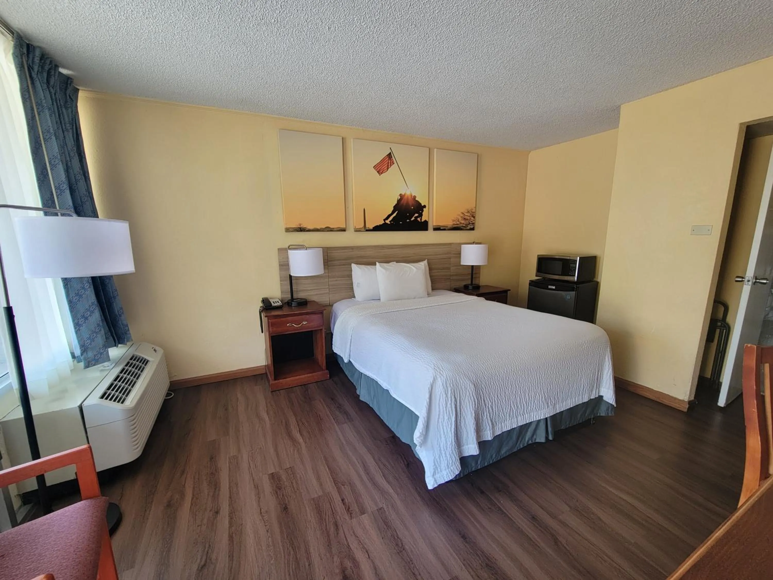 Bed in Days Inn by Wyndham Alexandria South