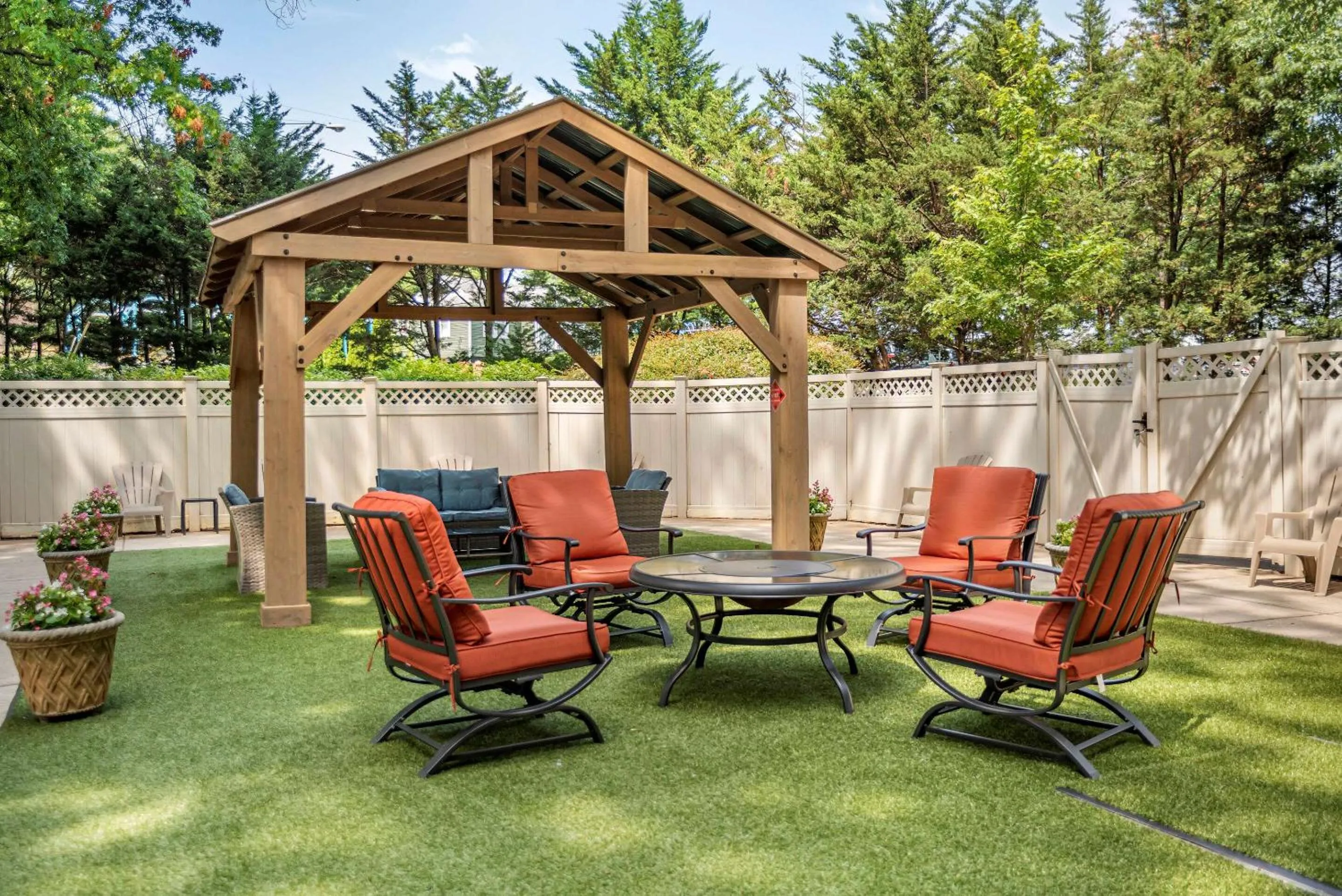 Swimming pool in Comfort Inn Shady Grove - Gaithersburg - Rockville