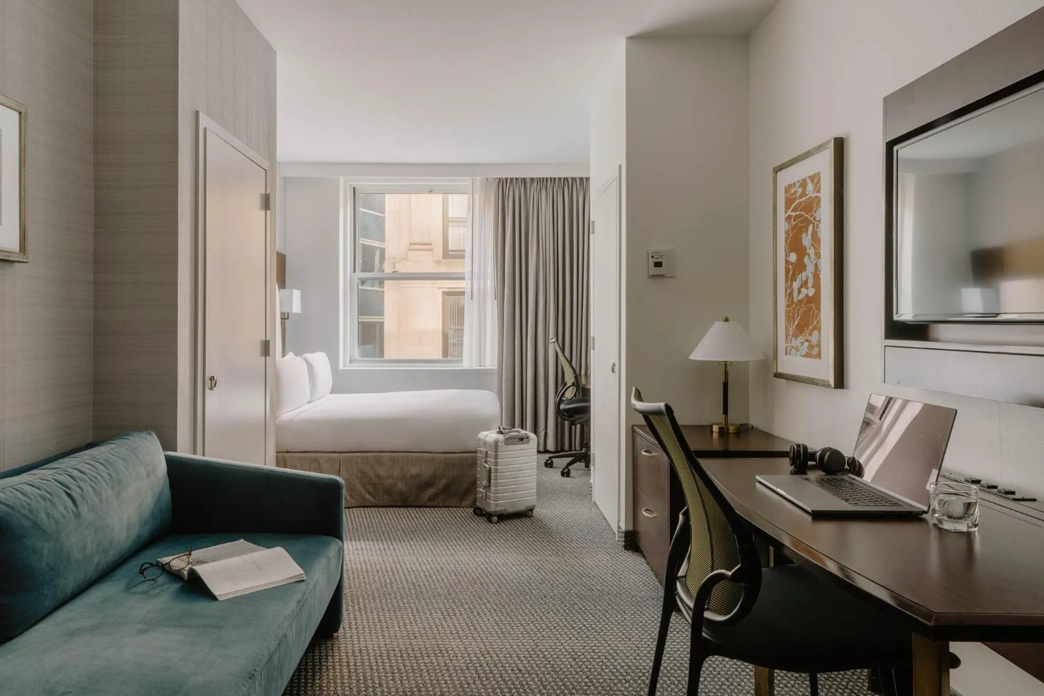 Photo of the whole room, Bed in Club Quarters Hotel Faneuil Hall, Boston