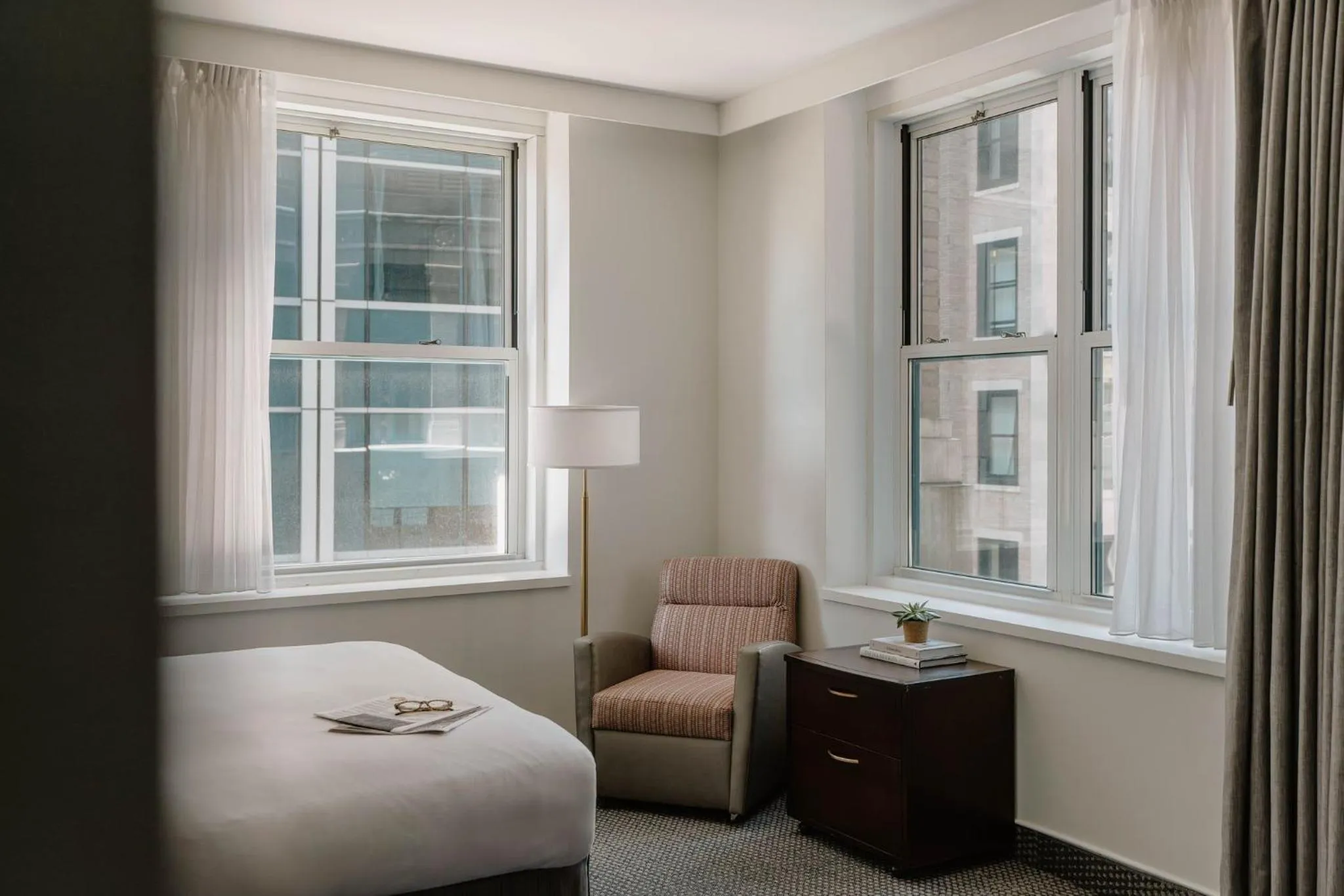 Photo of the whole room, Bed in Club Quarters Hotel Faneuil Hall, Boston
