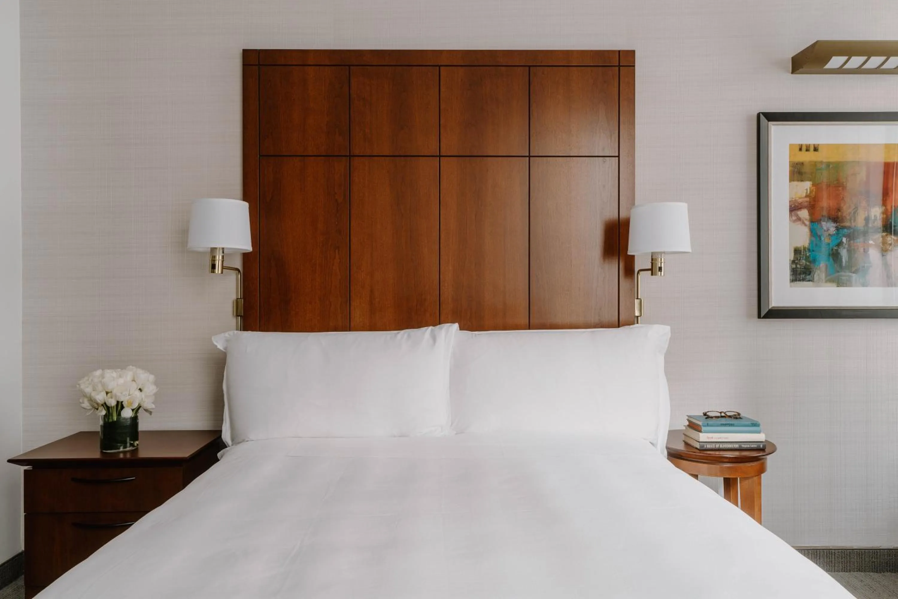 Bed in Club Quarters Hotel Central Loop, Chicago