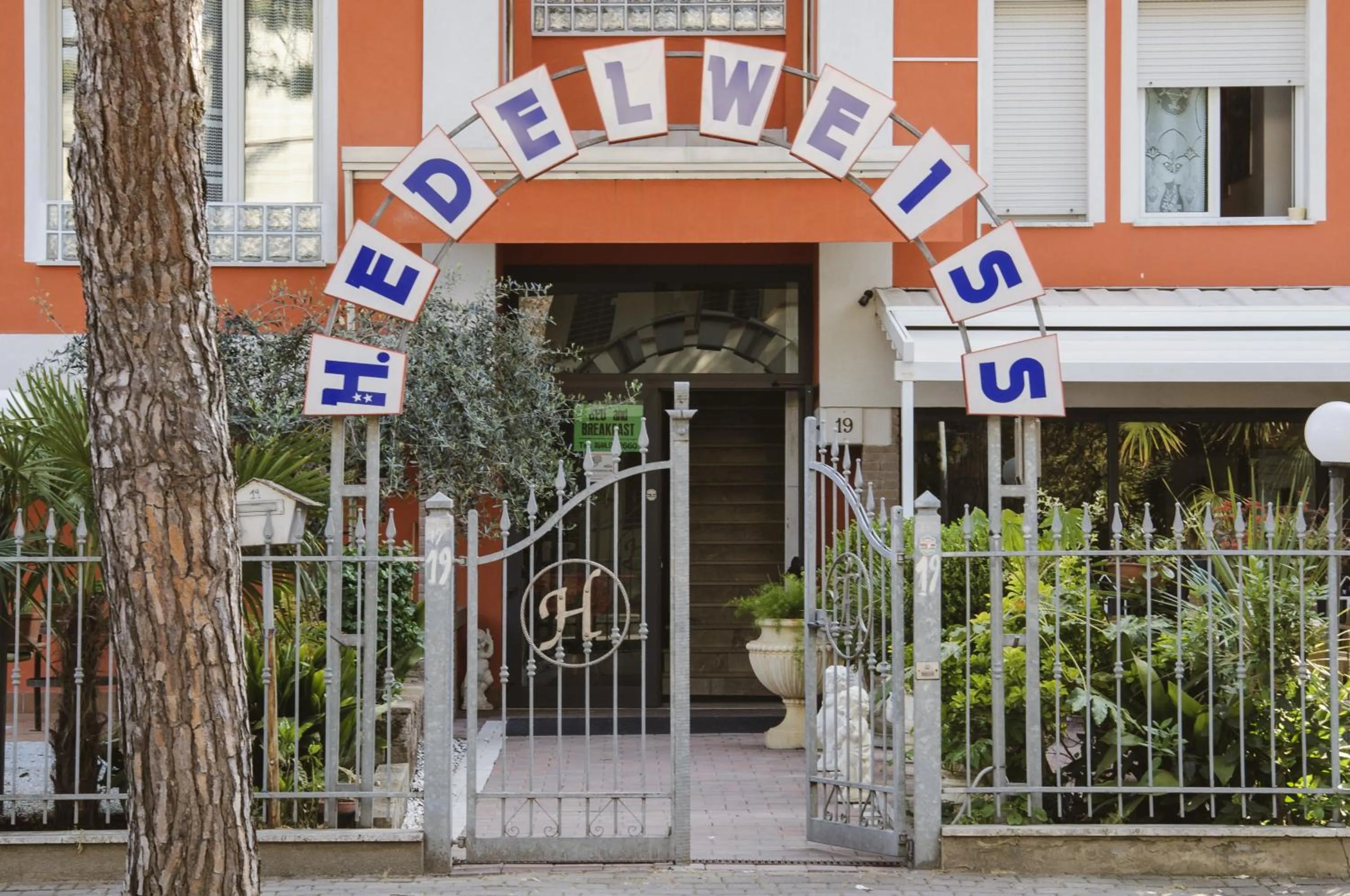 Facade/entrance in Hotel Edelweiss