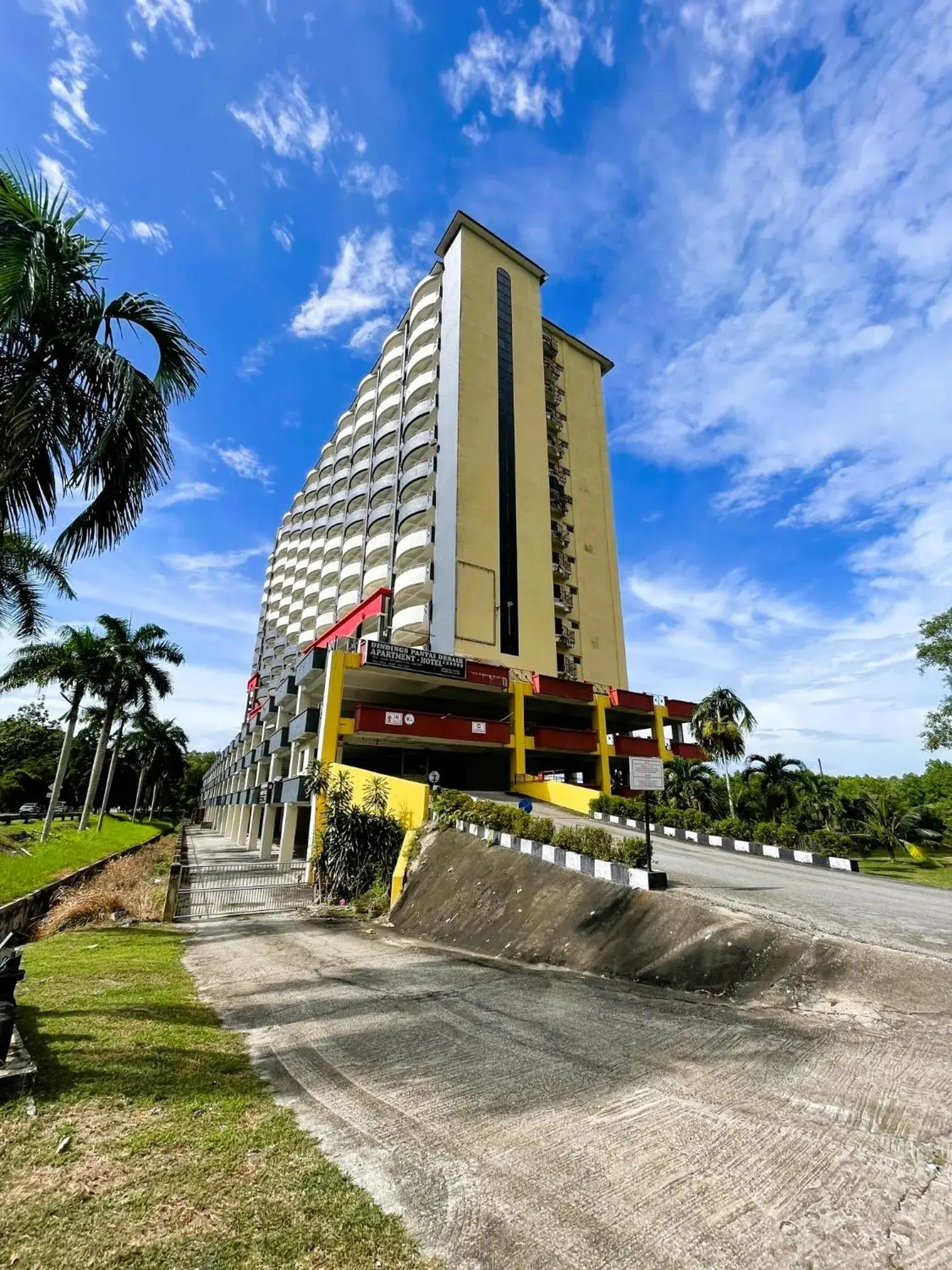 Property building in Dindings Pantai Desair Apartment By DPD Property building in Dindings Pantai Desair Apartment By DPD