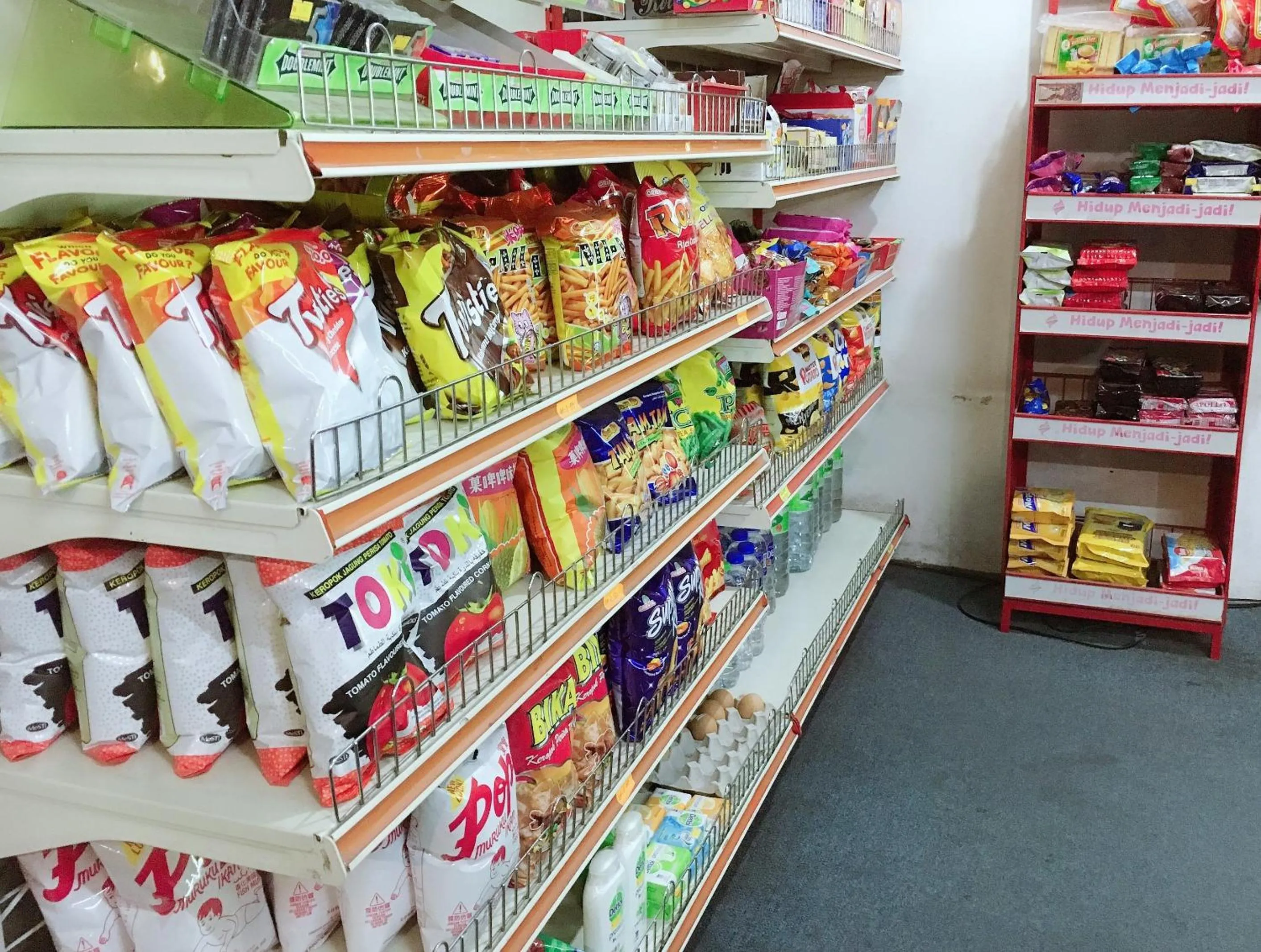 On-site shops in Dindings Pantai Desair Apartment By DPD