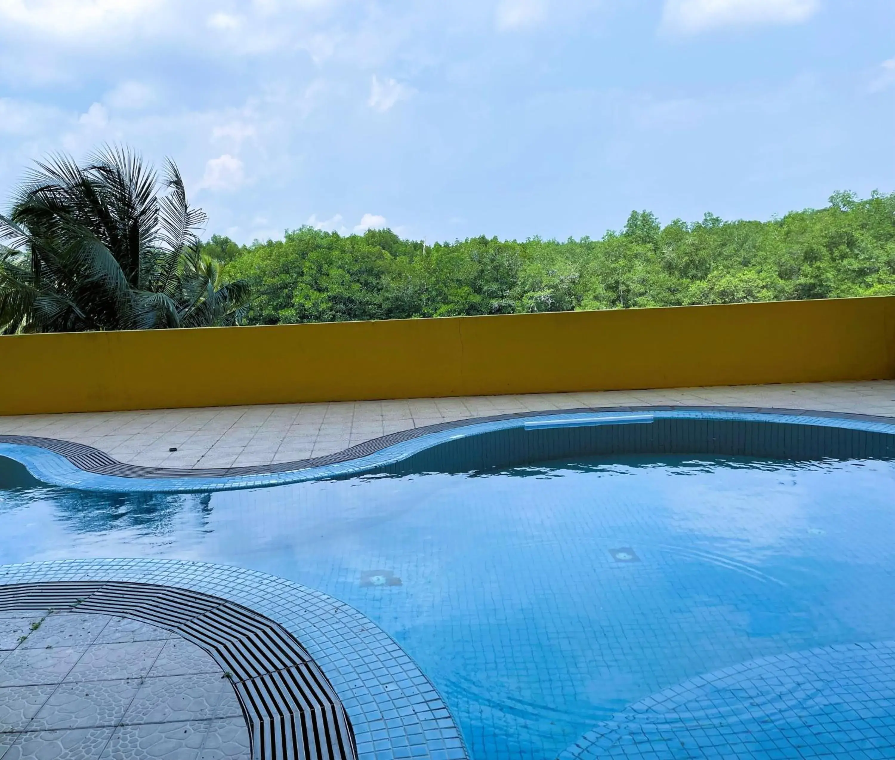 Property building in Dindings Pantai Desair Apartment By DPD Property building in Dindings Pantai Desair Apartment By DPD