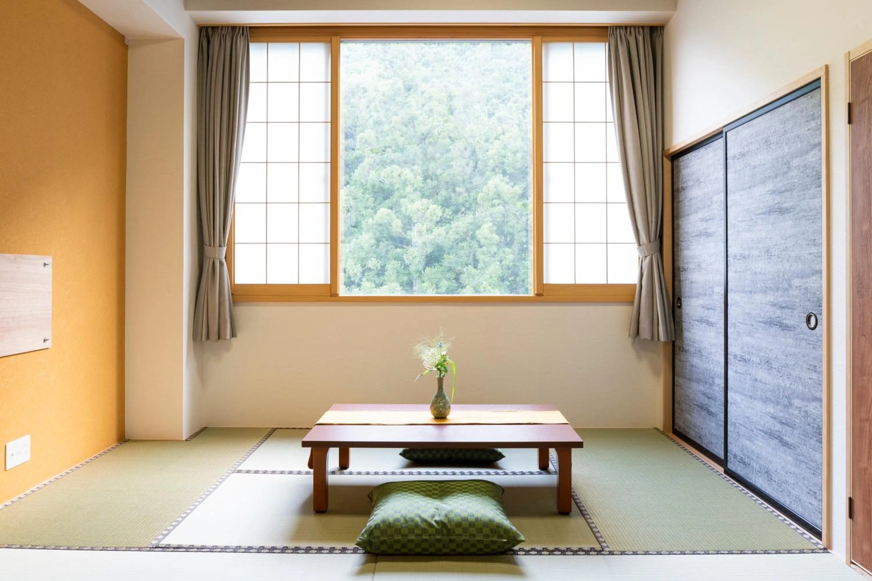 Photo of the whole room in Yutoriro Bandai Atami