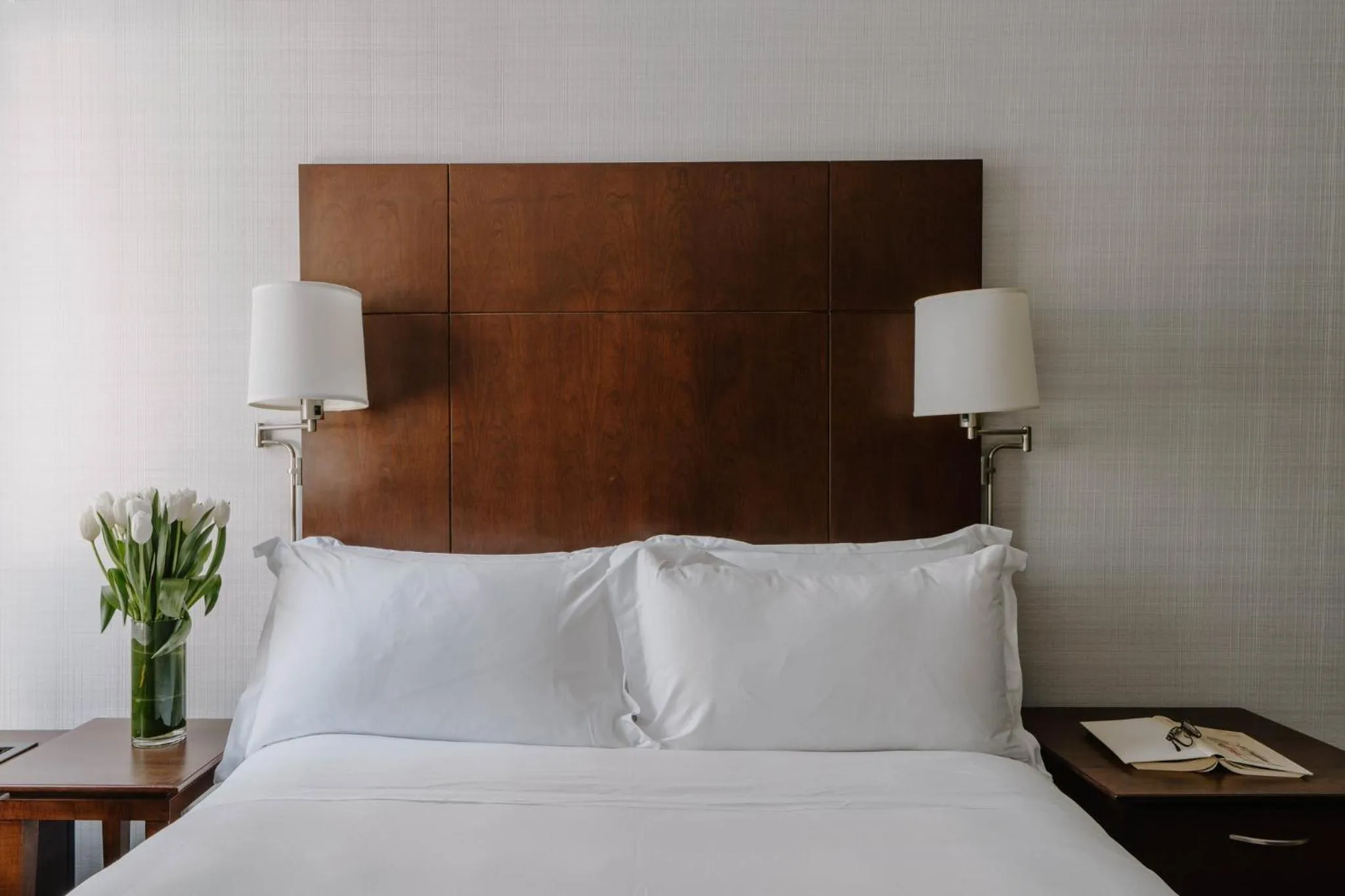 Photo of the whole room, Bed in Club Quarters Hotel Embarcadero, San Francisco