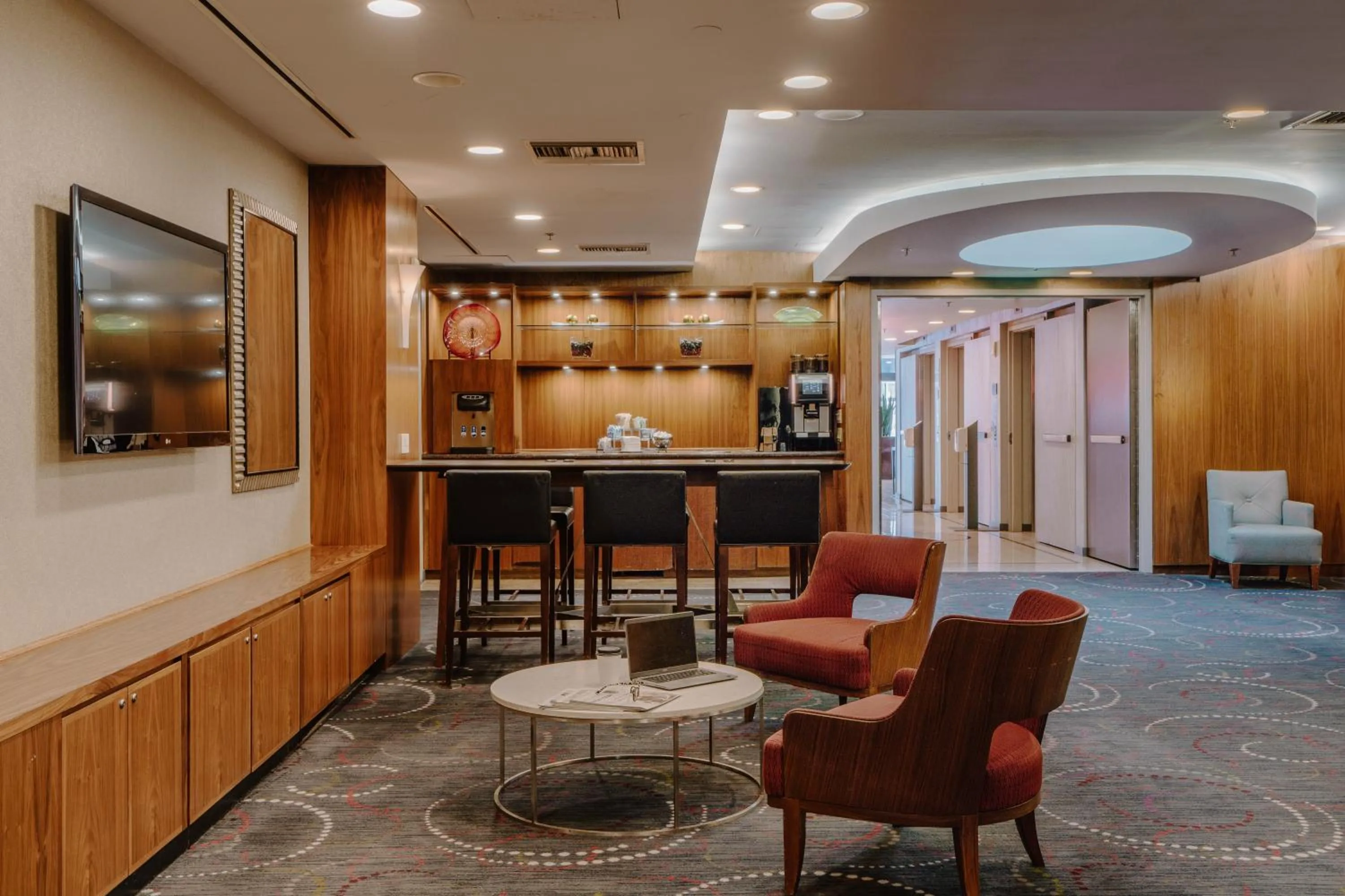 Communal lounge/ TV room in Club Quarters Hotel Embarcadero, San Francisco