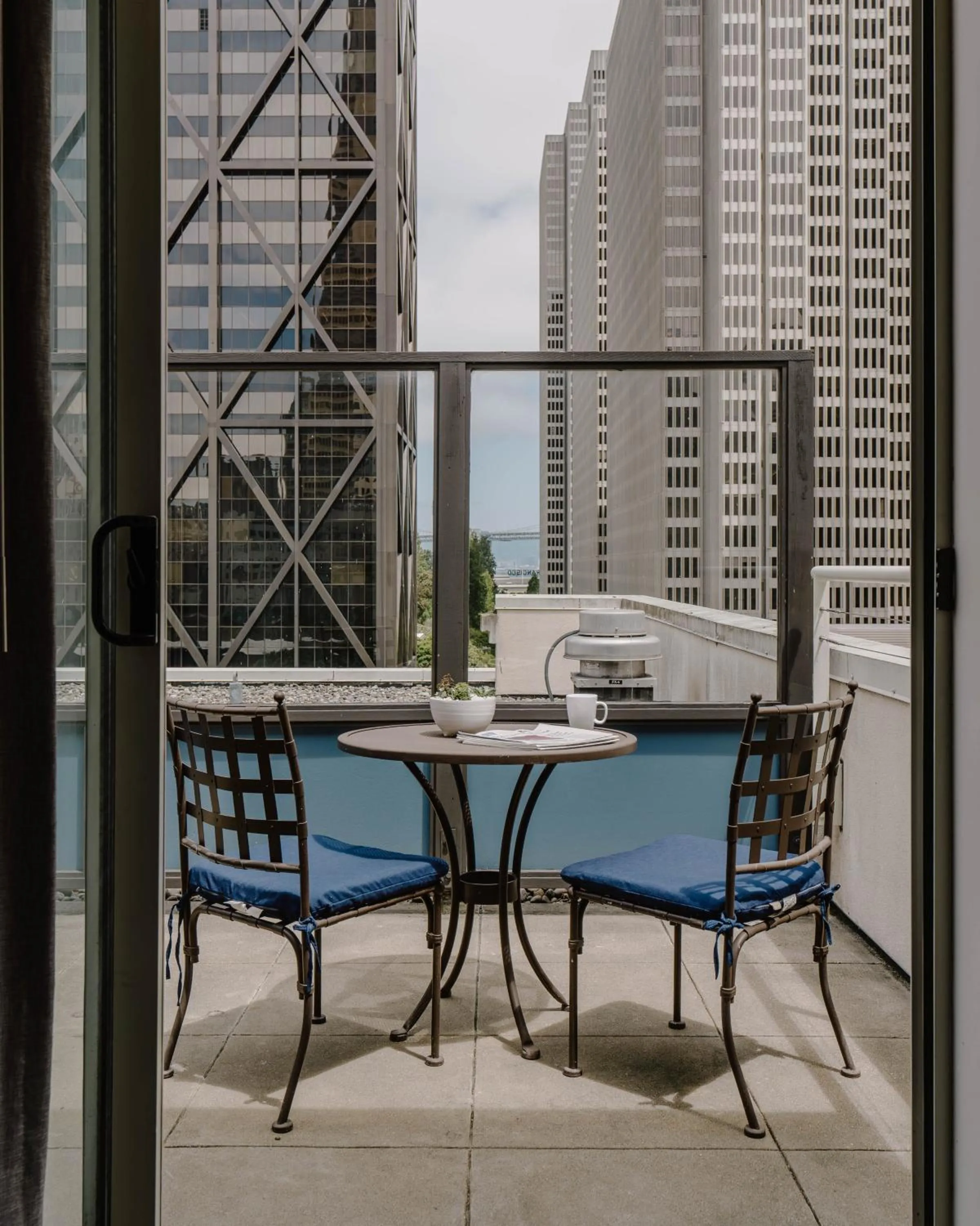 Photo of the whole room in Club Quarters Hotel Embarcadero, San Francisco