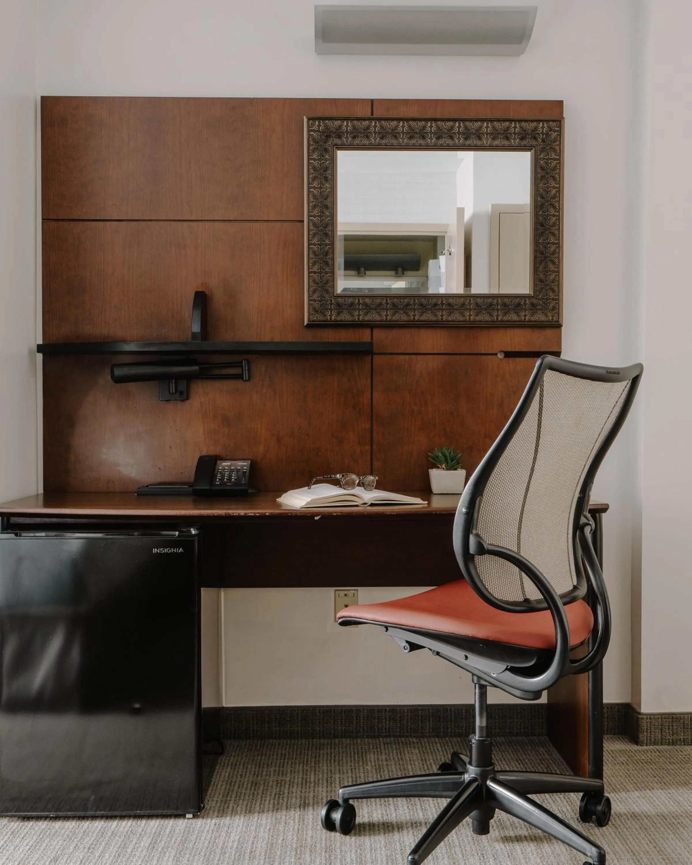 Bedroom in Club Quarters Hotel Embarcadero, San Francisco