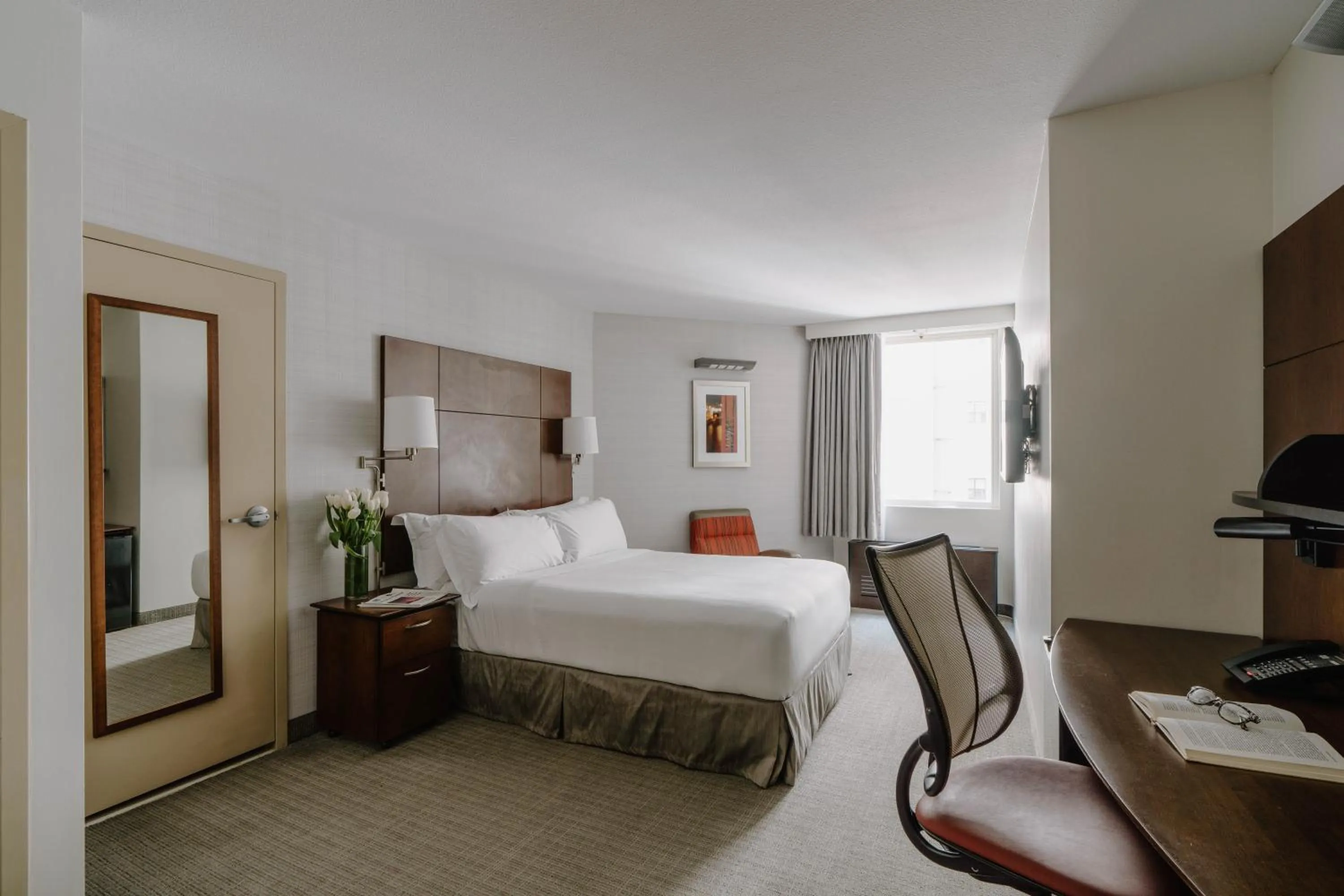 Bed in Club Quarters Hotel Embarcadero, San Francisco