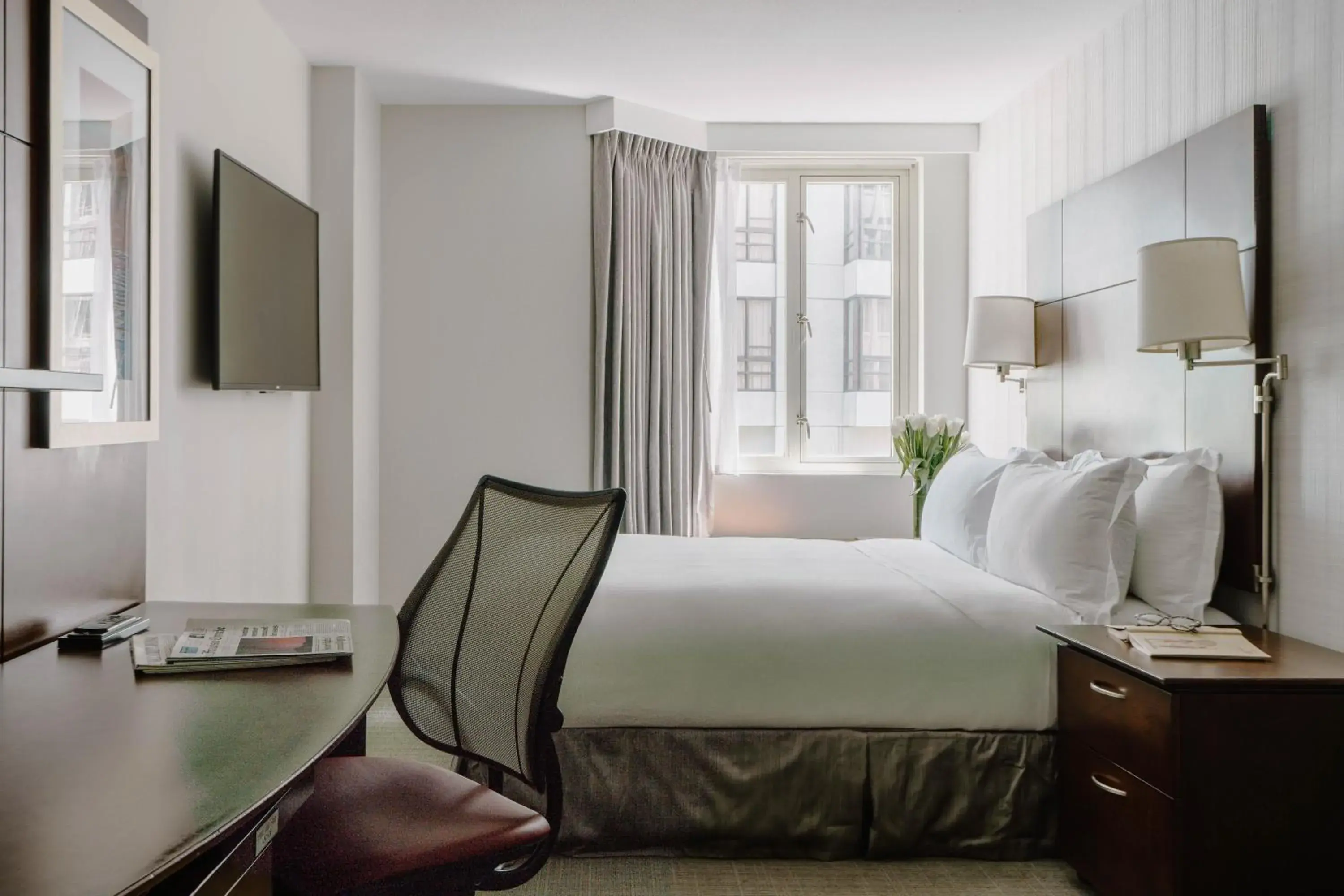 Club Room in Club Quarters Hotel Embarcadero, San Francisco Club Room in Club Quarters Hotel Embarcadero, San Francisco