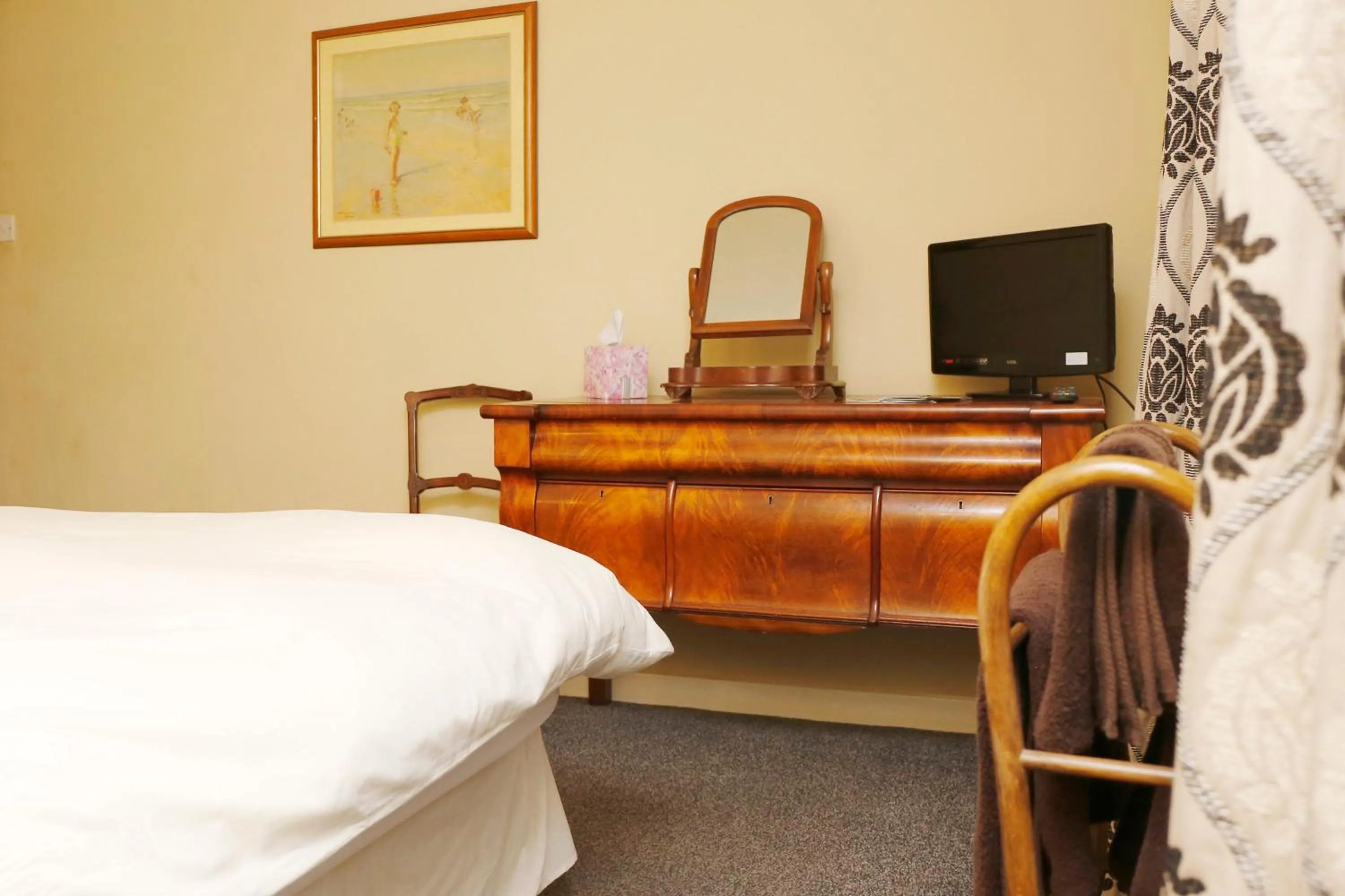 Bedroom, Bed in The Dunning Hotel