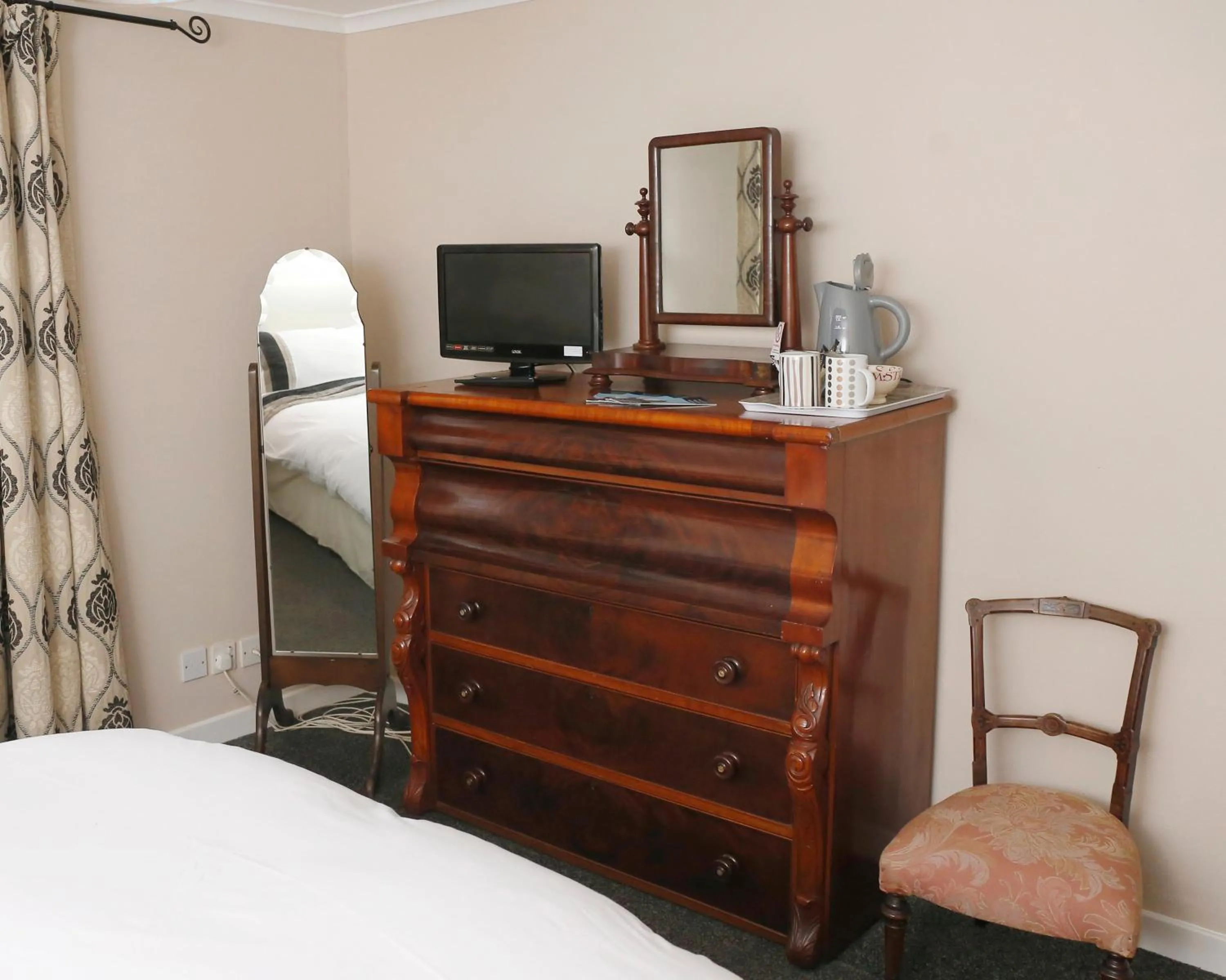 Bed in The Dunning Hotel